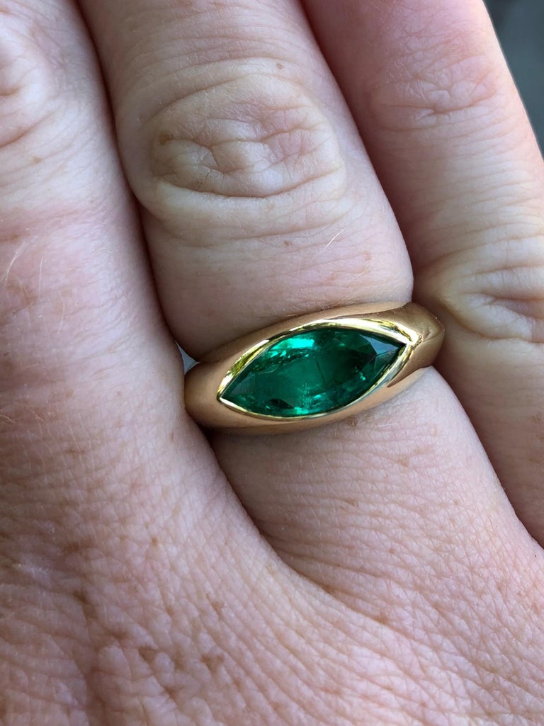 Colombian Muzo Emerald Gypsy Set 18 Karat Gold Ring at 1stDibs