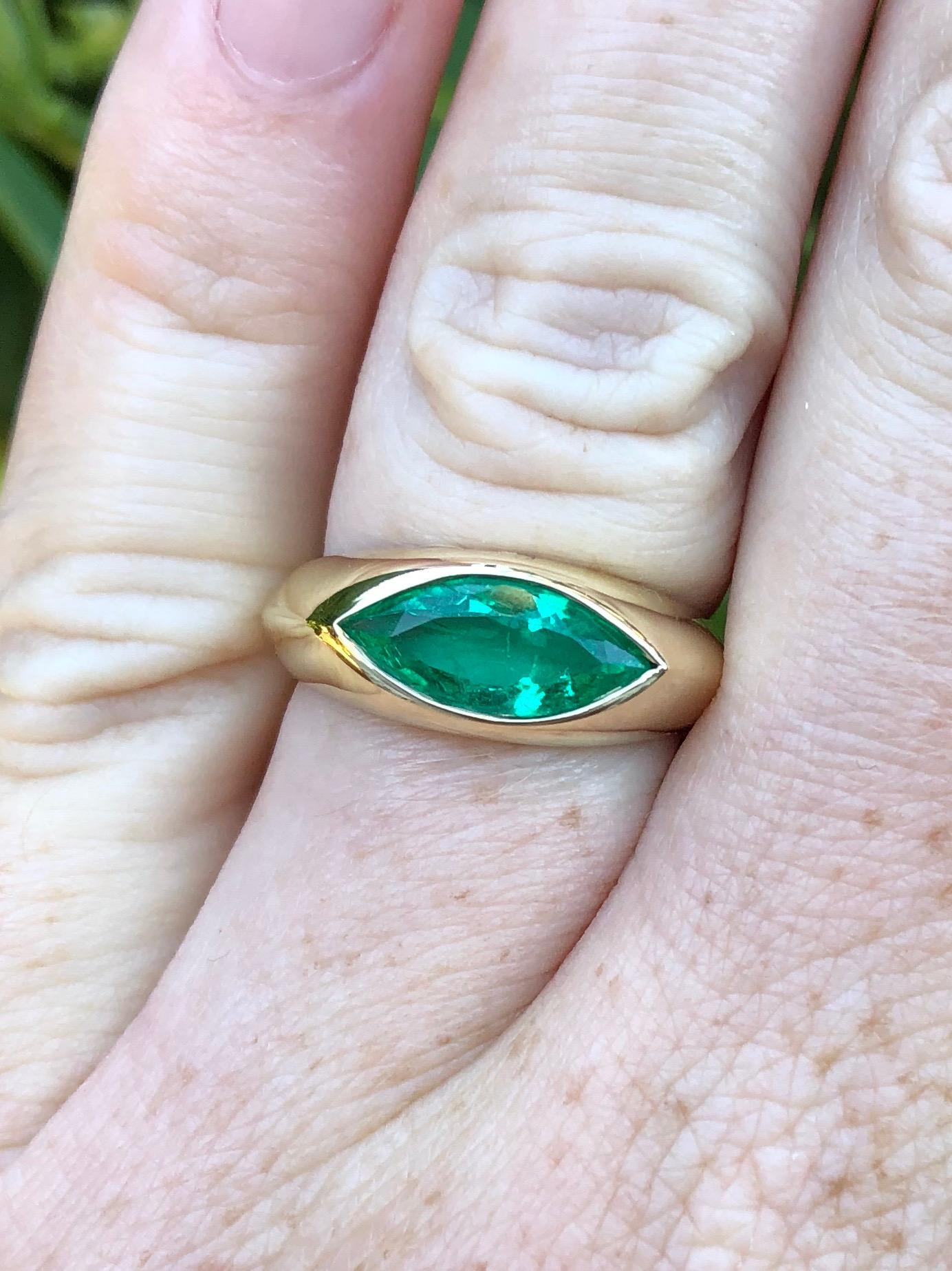 Artisan Colombian Muzo Emerald Gypsy Set 18 Karat Gold Ring