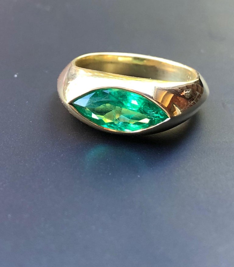 Colombian Muzo Emerald Gypsy Set 18 Karat Gold Ring at 1stDibs