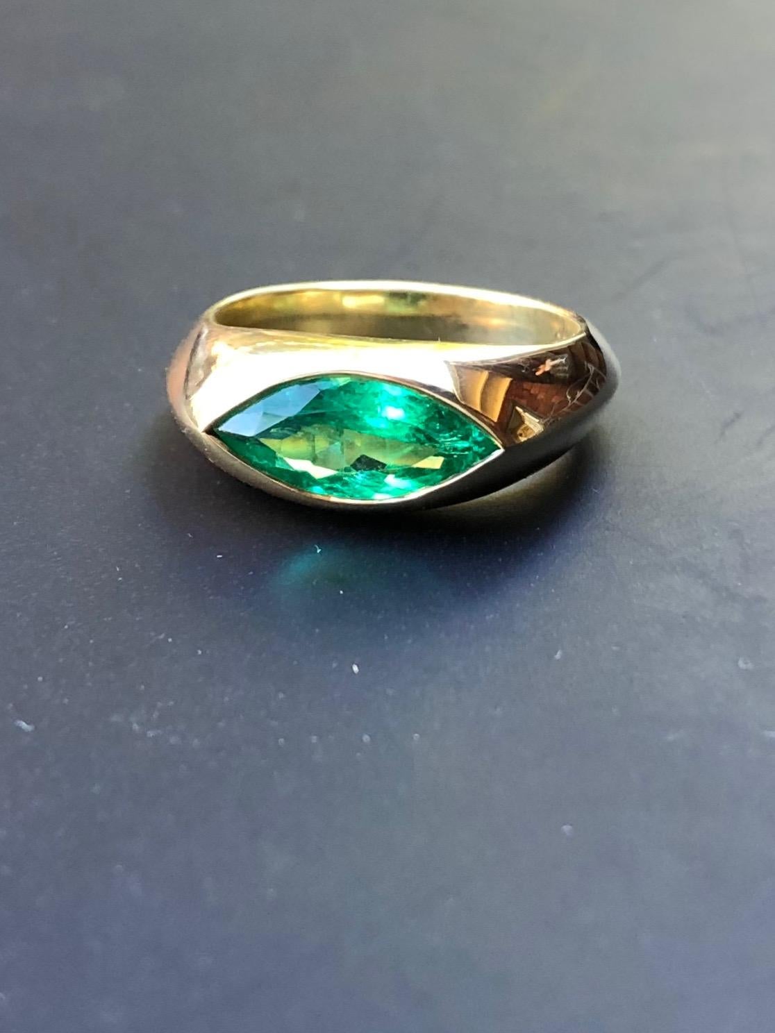 Colombian Muzo Emerald Gypsy Set 18 Karat Gold Ring 2