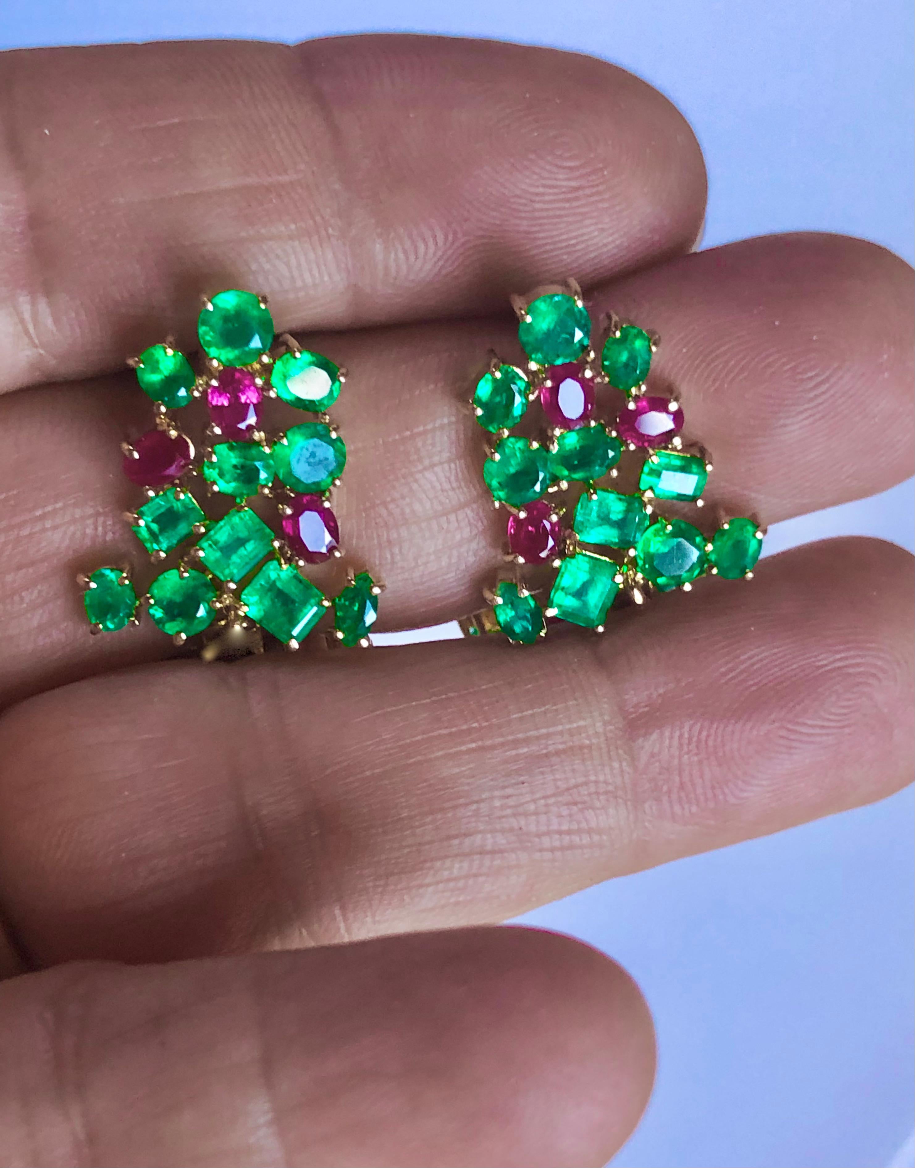Emerald Cut 6.50 Carat Fine Colombian Emerald Ruby Stud Earrings 18K Yellow Gold For Sale