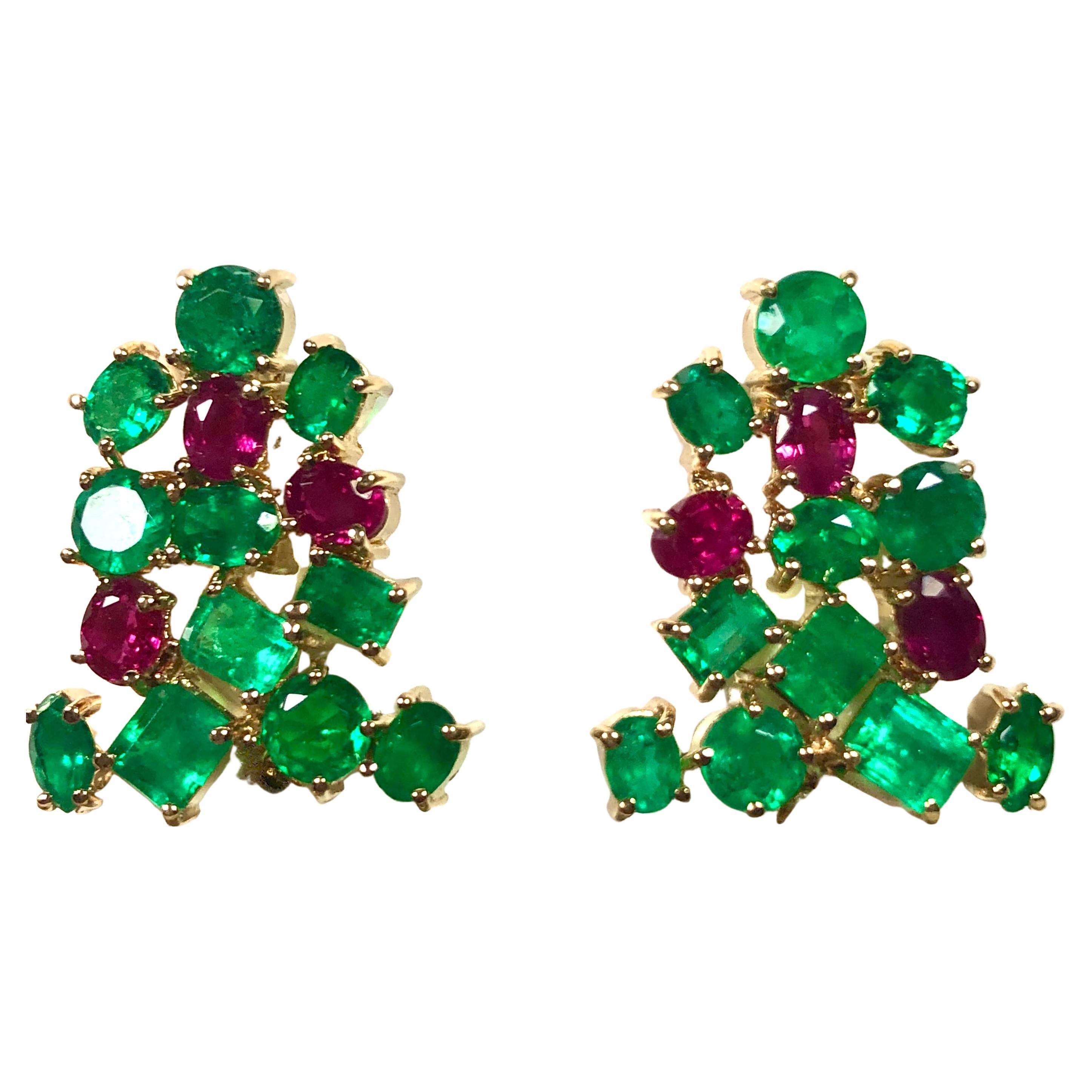 6.50 Carat Fine Colombian Emerald Ruby Stud Earrings 18K Yellow Gold For Sale