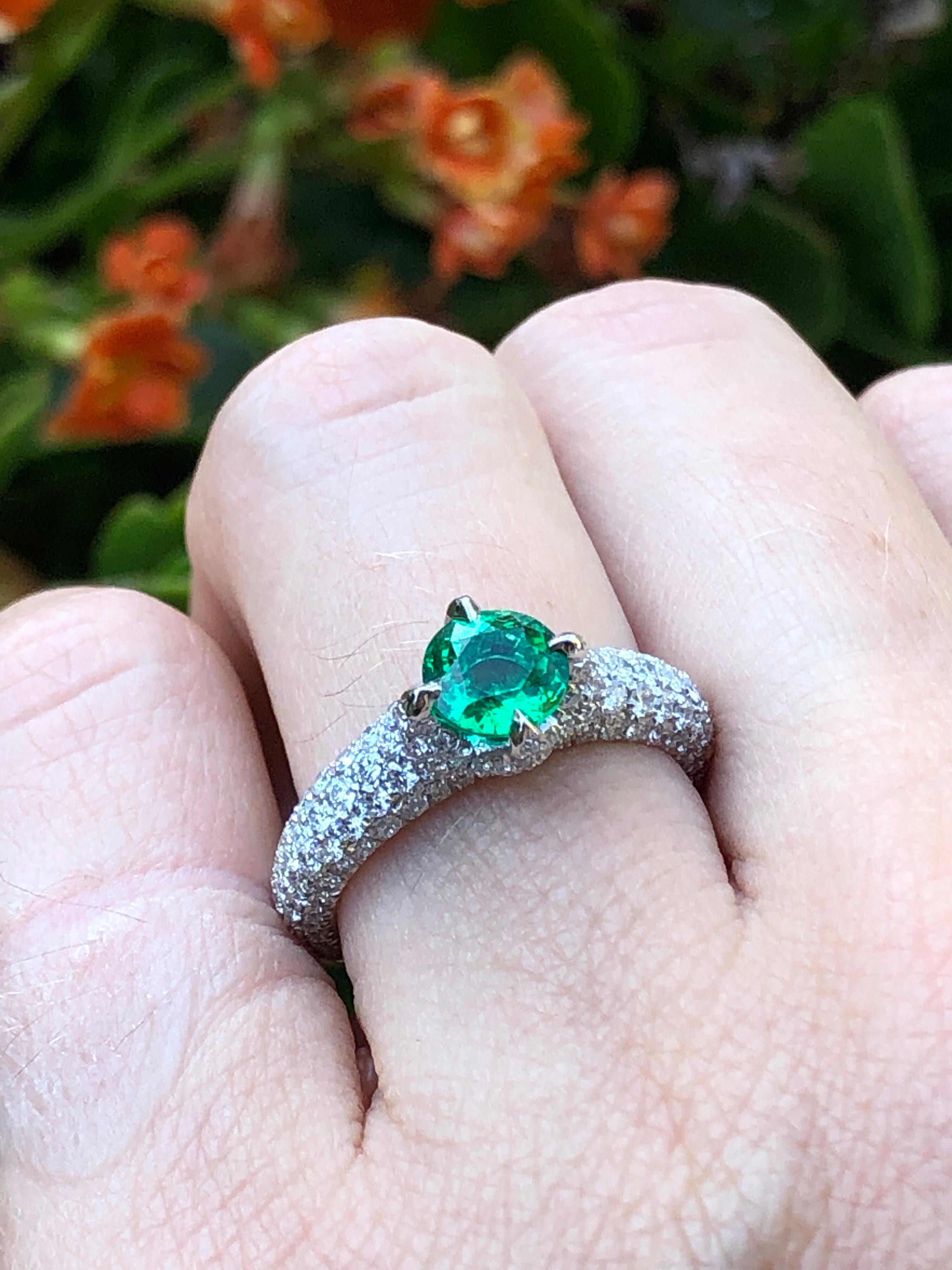 Colombian Emerald Ring No Oil 0.79 Carat AGL Certified Untreated In New Condition For Sale In Beverly Hills, CA