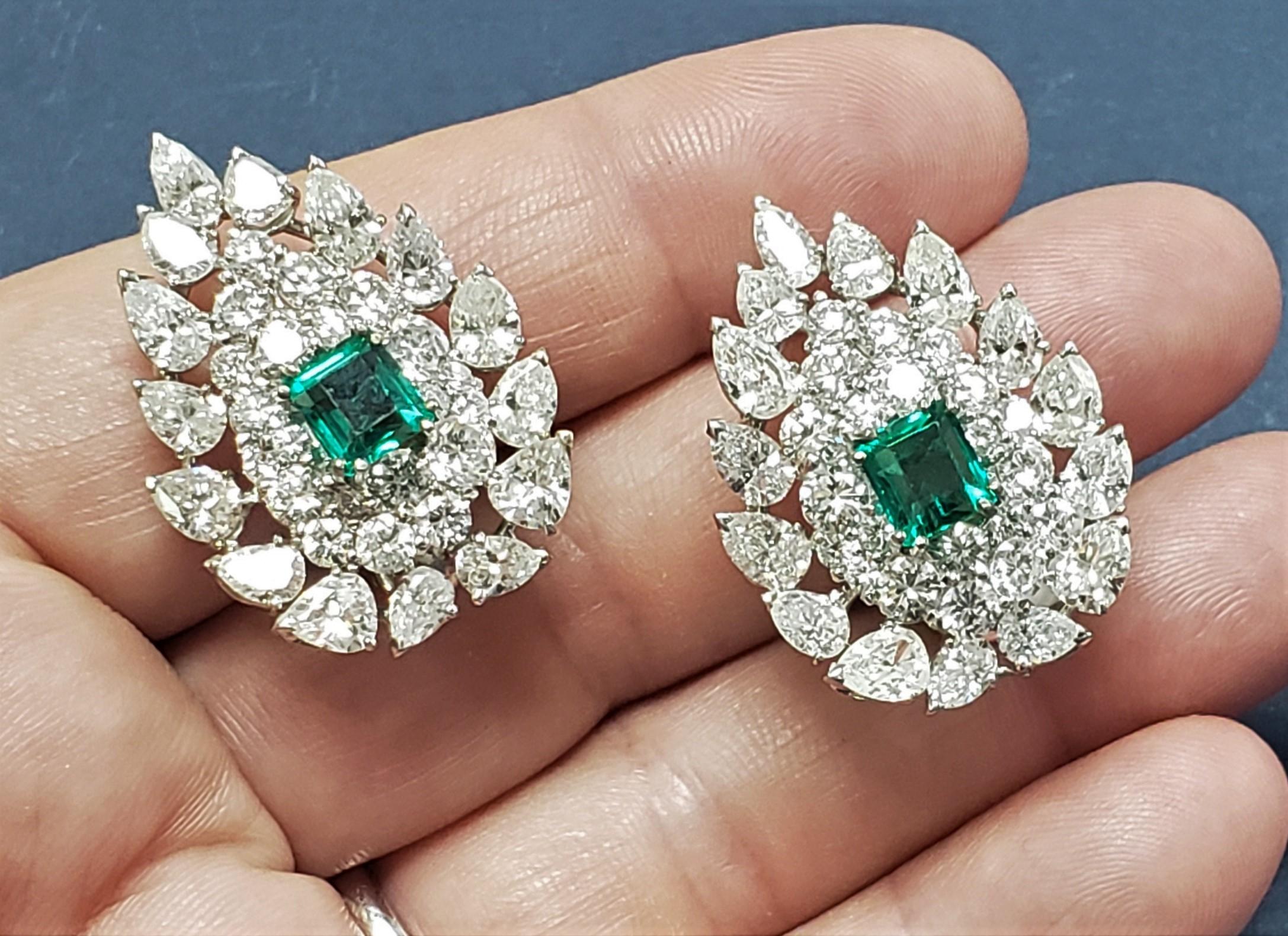 Colombian NONE-CLARITY ENHANCED Emerald & Diamond Earrings AGL certificate In Excellent Condition For Sale In Chicago, IL