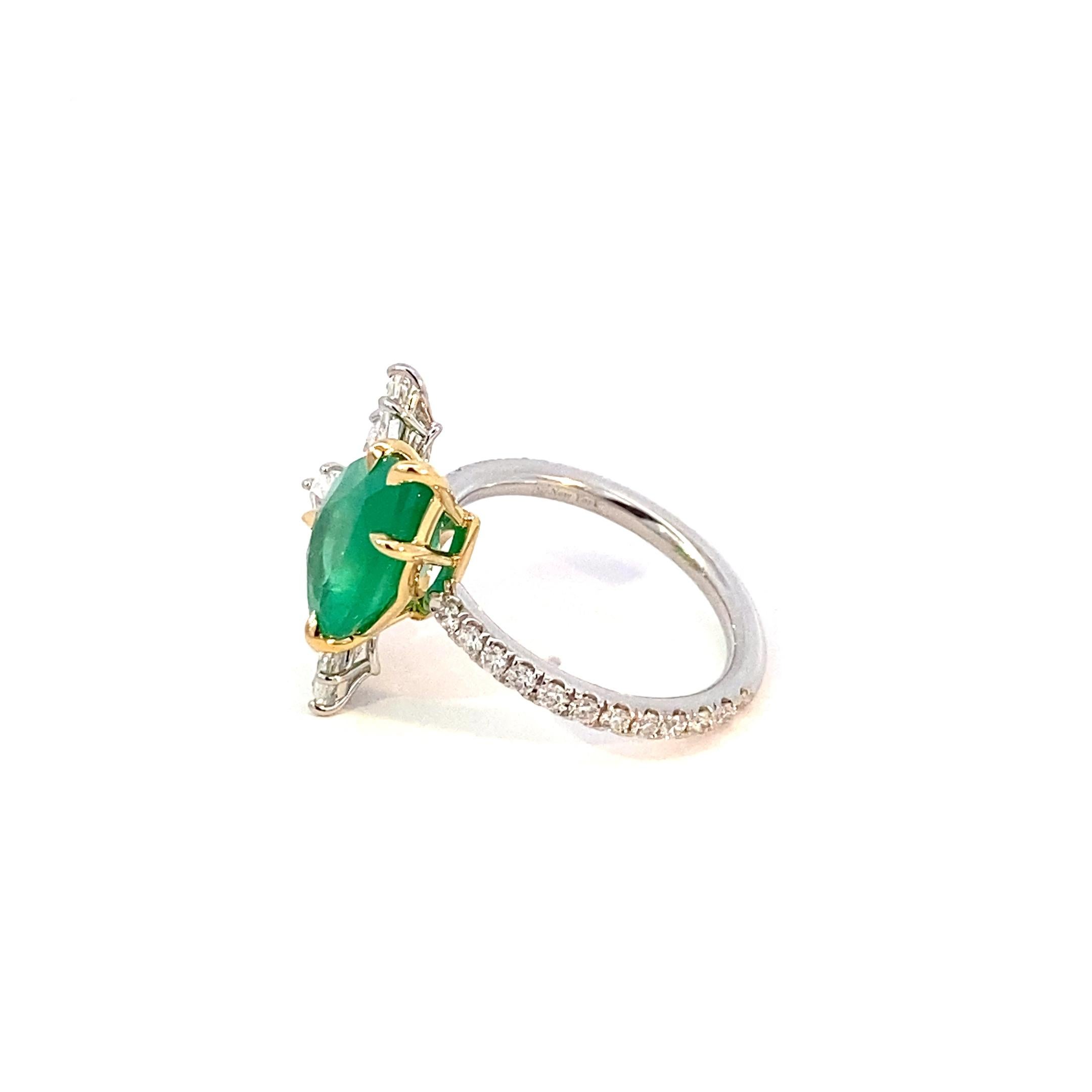 Kolumbianischer Smaragd & Diamant Cluster 18k Gold Ring, GIA zertifiziert (Art déco) im Angebot