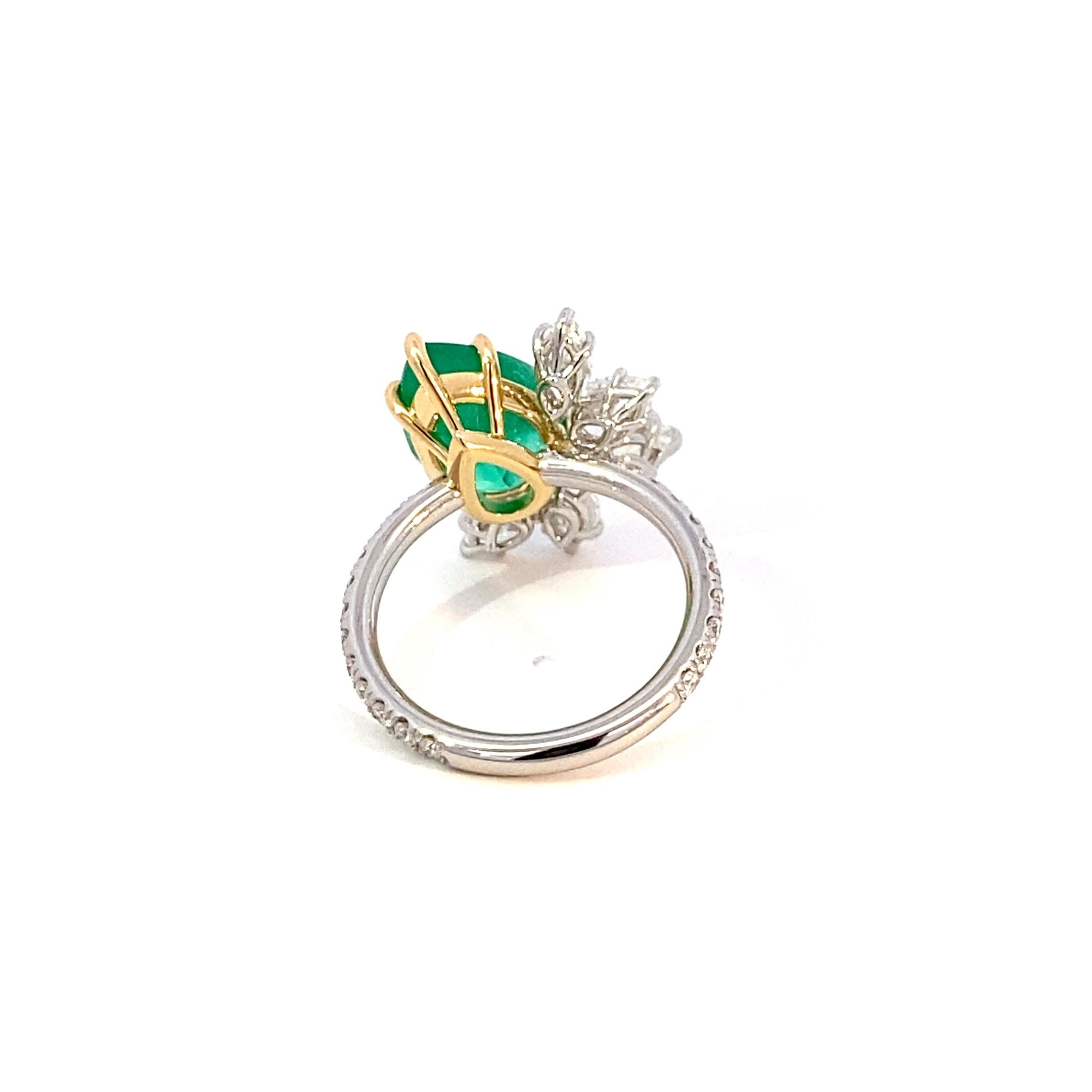 Kolumbianischer Smaragd & Diamant Cluster 18k Gold Ring, GIA zertifiziert (Tropfenschliff) im Angebot