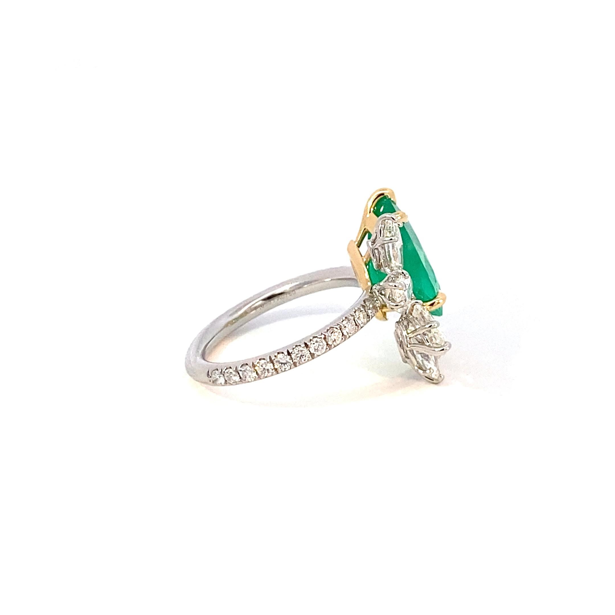 Kolumbianischer Smaragd & Diamant Cluster 18k Gold Ring, GIA zertifiziert im Zustand „Hervorragend“ im Angebot in New York, NY