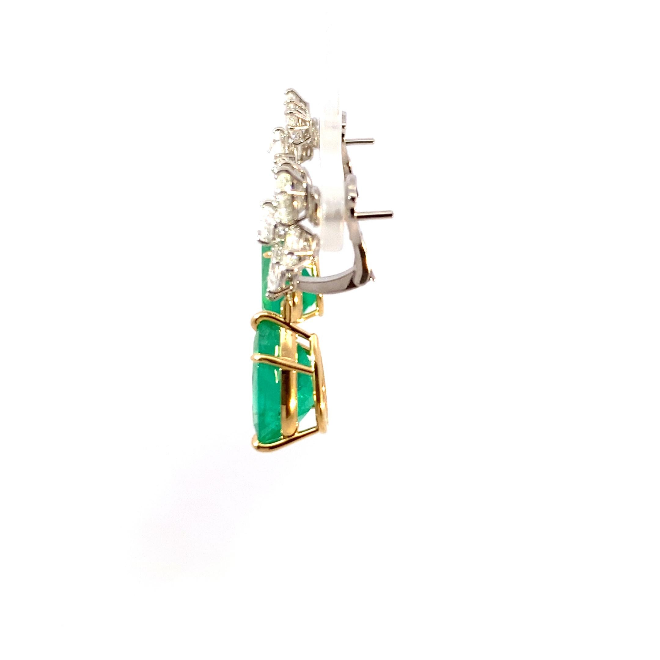 Art déco Boucles d'oreilles en or 18k avec émeraude colombienne taille poire et diamant, certifiées GIA en vente