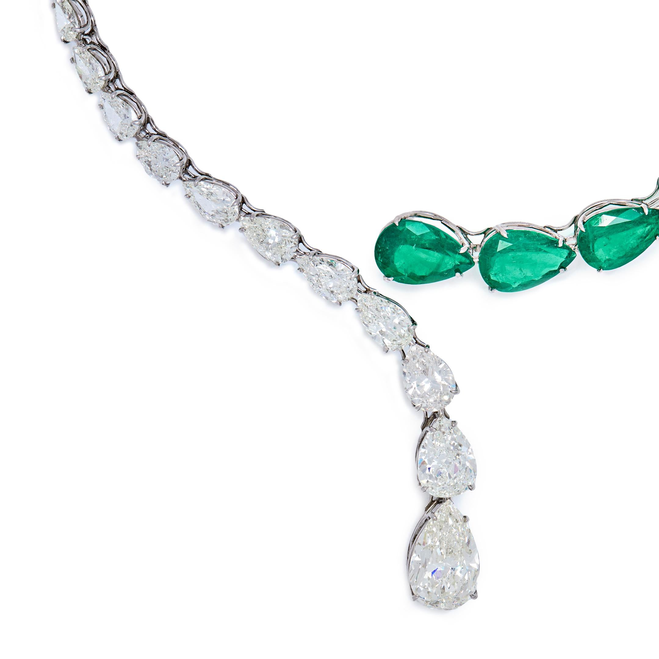 Kolumbianische Halskette mit birnenförmigen Smaragden und Diamanten (Tropfenschliff) im Angebot
