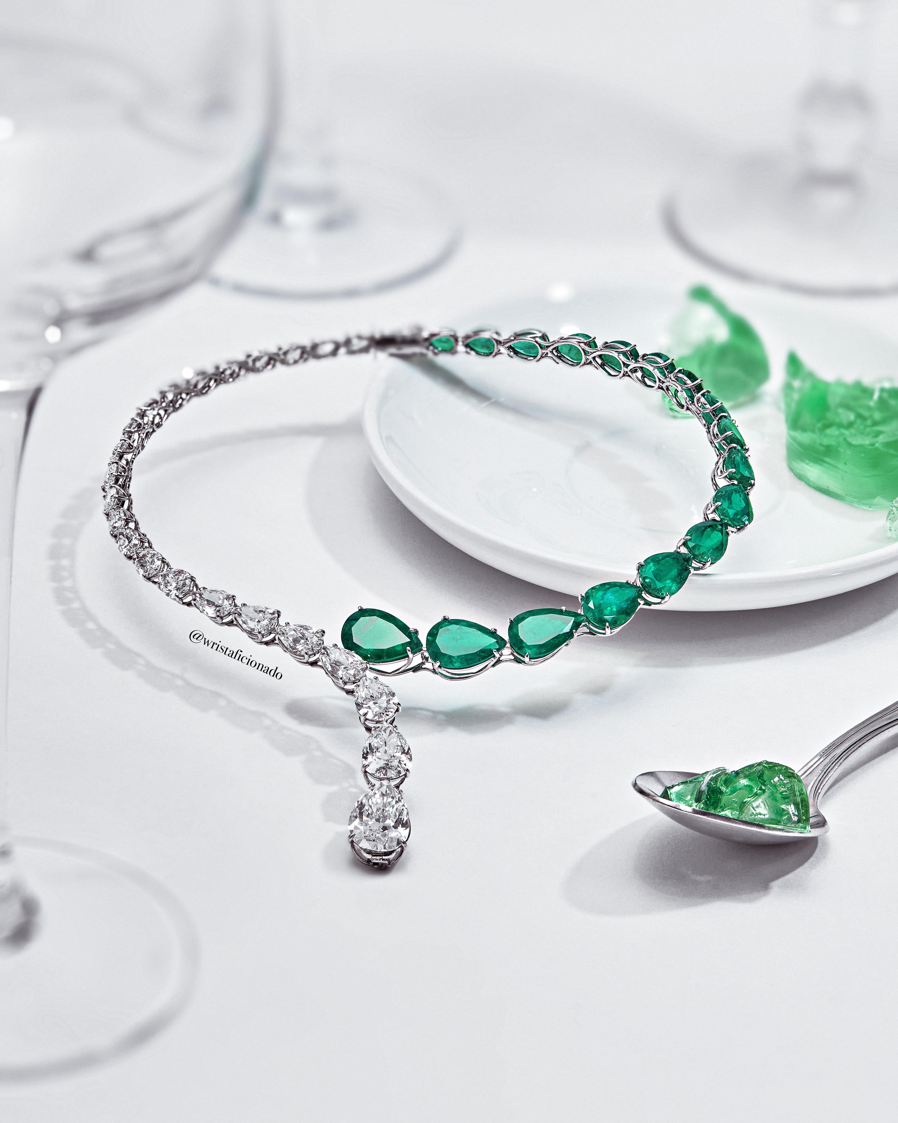 Kolumbianische Halskette mit birnenförmigen Smaragden und Diamanten im Zustand „Neu“ im Angebot in New York, NY