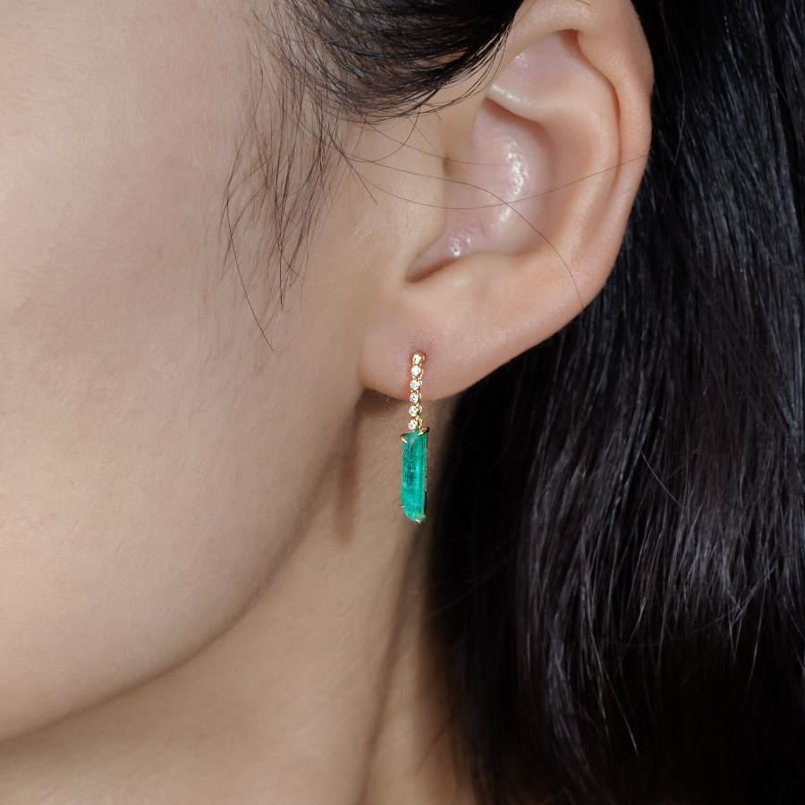 Boucles d'oreilles pendantes en or jaune 18 carats avec diamants et émeraudes brutes de Colombie.


Expédition nationale gratuite par USPS First Class ! Sac ou boîte cadeau gratuit avec chaque commande !

L'opale, la reine des pierres précieuses,