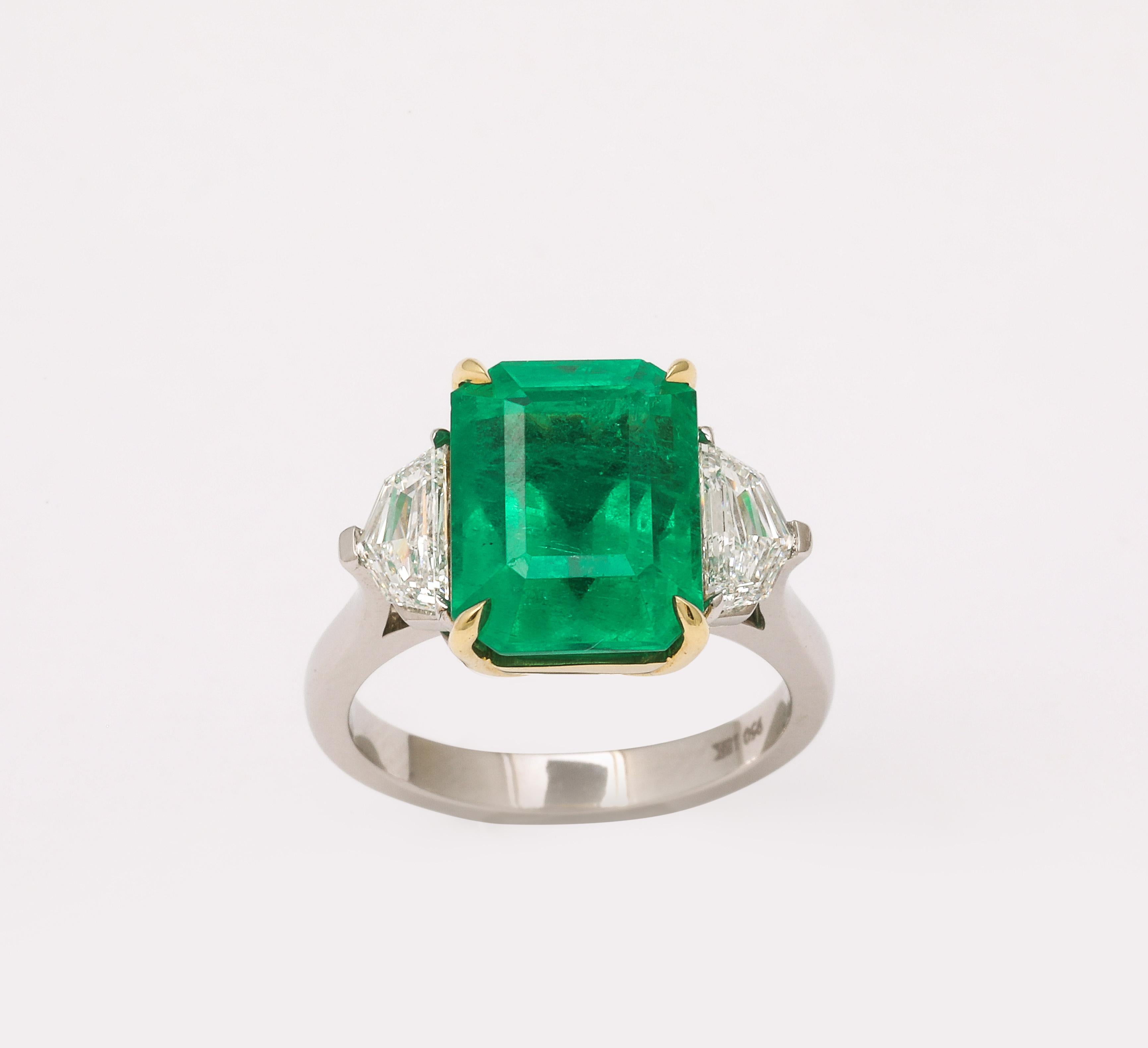 Colombian Vivid Green Emerald Ring For Sale 5