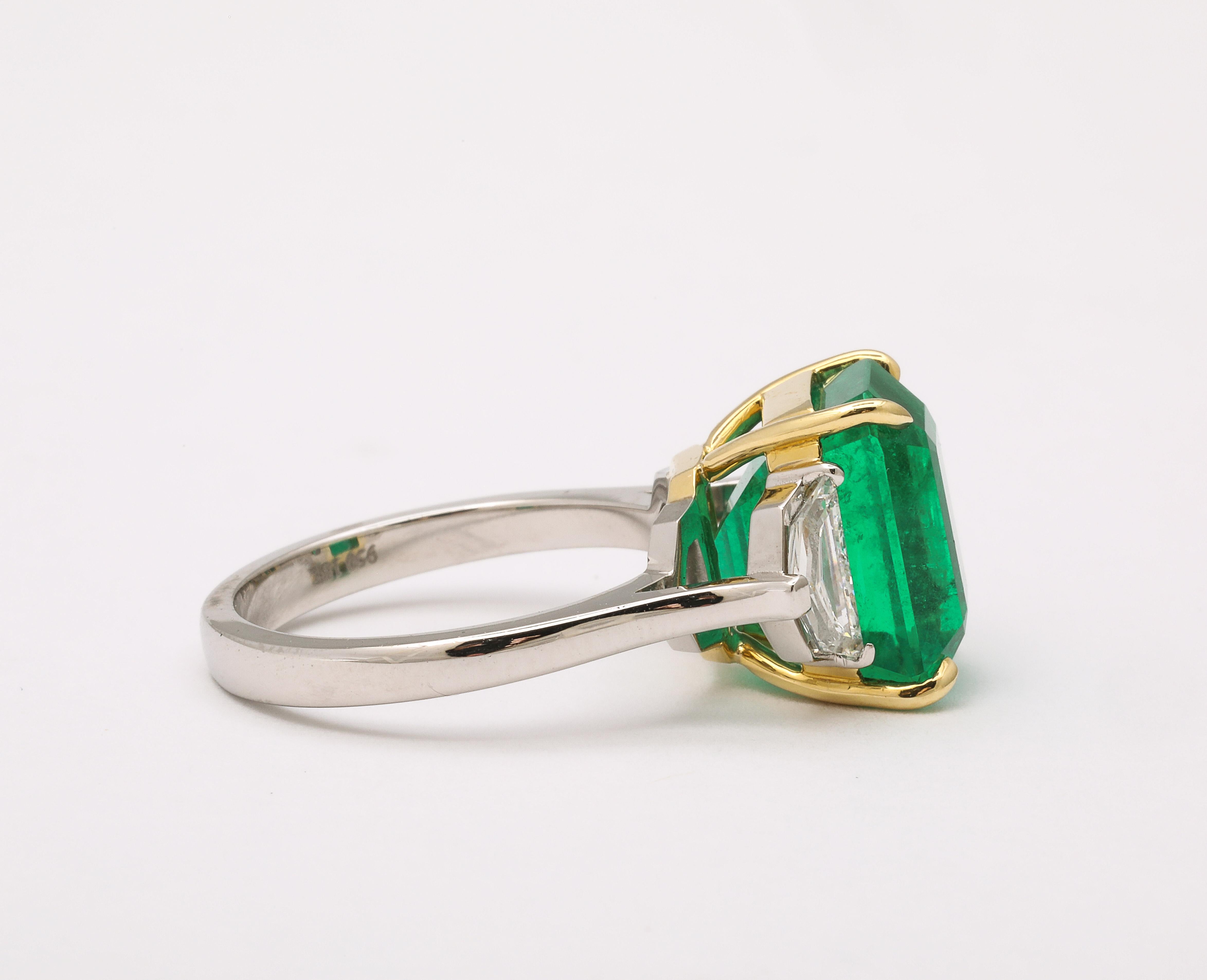 Women's Colombian Vivid Green Emerald Ring For Sale