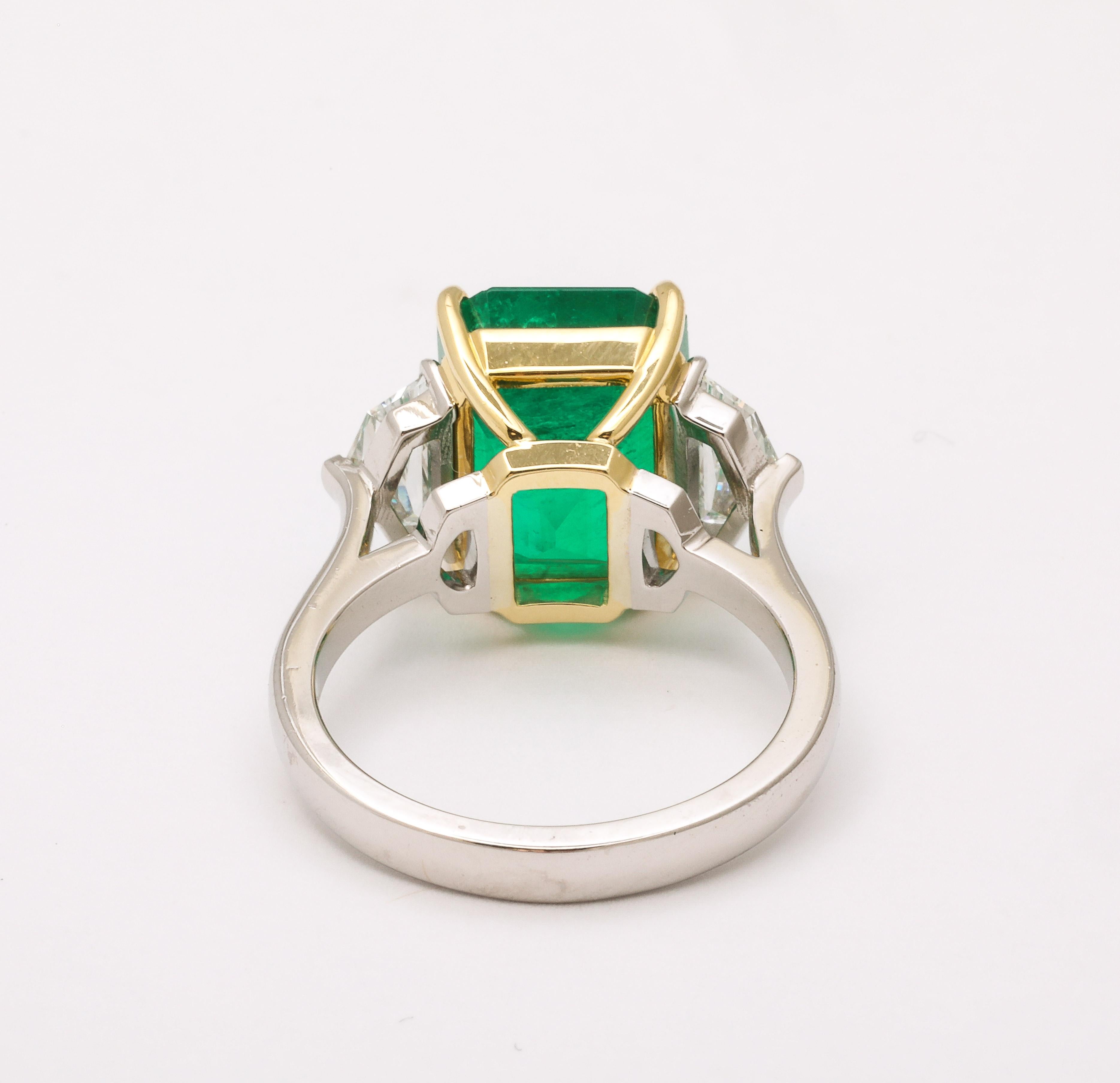 Colombian Vivid Green Emerald Ring For Sale 1