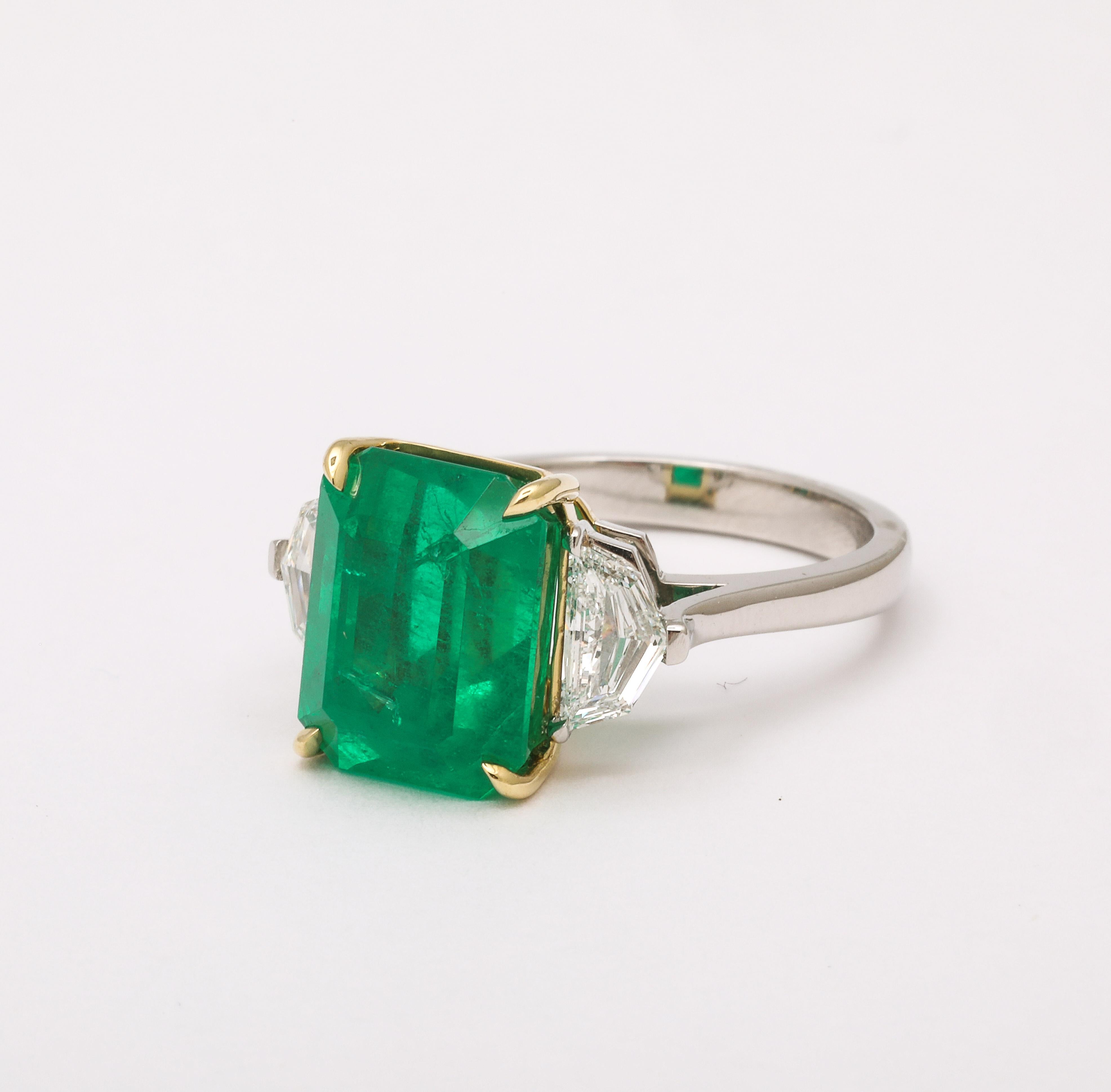 Colombian Vivid Green Emerald Ring For Sale 3