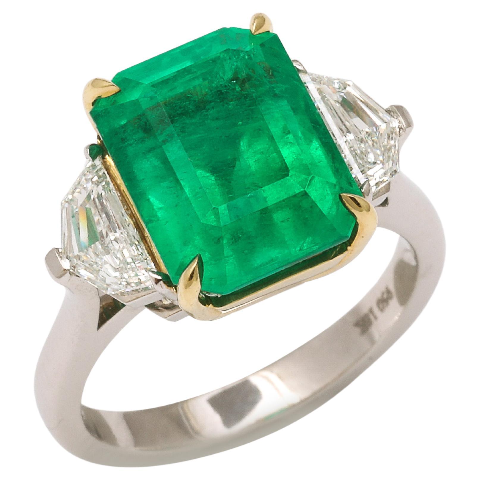 Colombian Vivid Green Emerald Ring