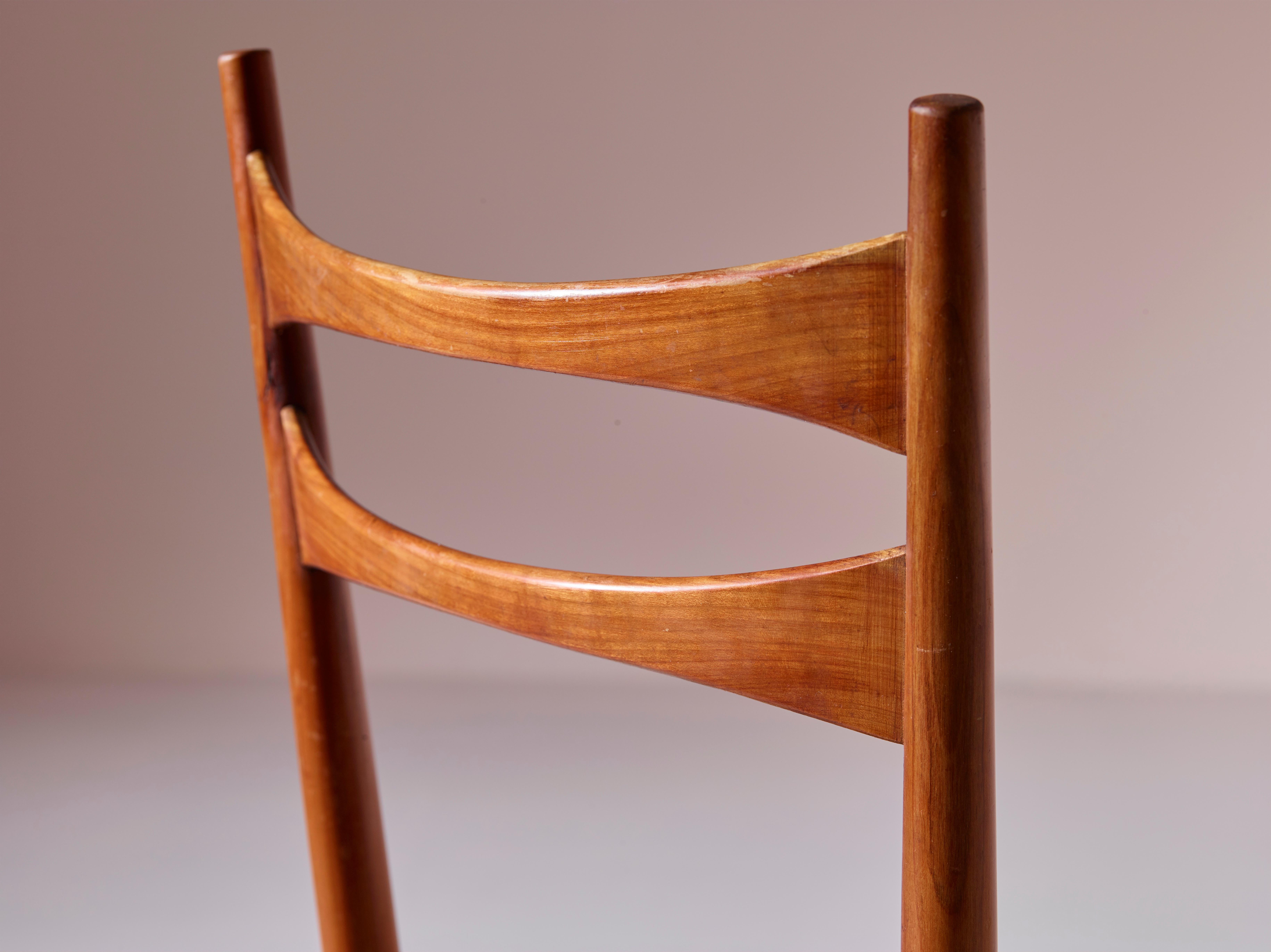 Colombo Sanguineti Model Cs/2 Cherry Wood and Cane Chairs, Chiavari, Italy 1960s 3
