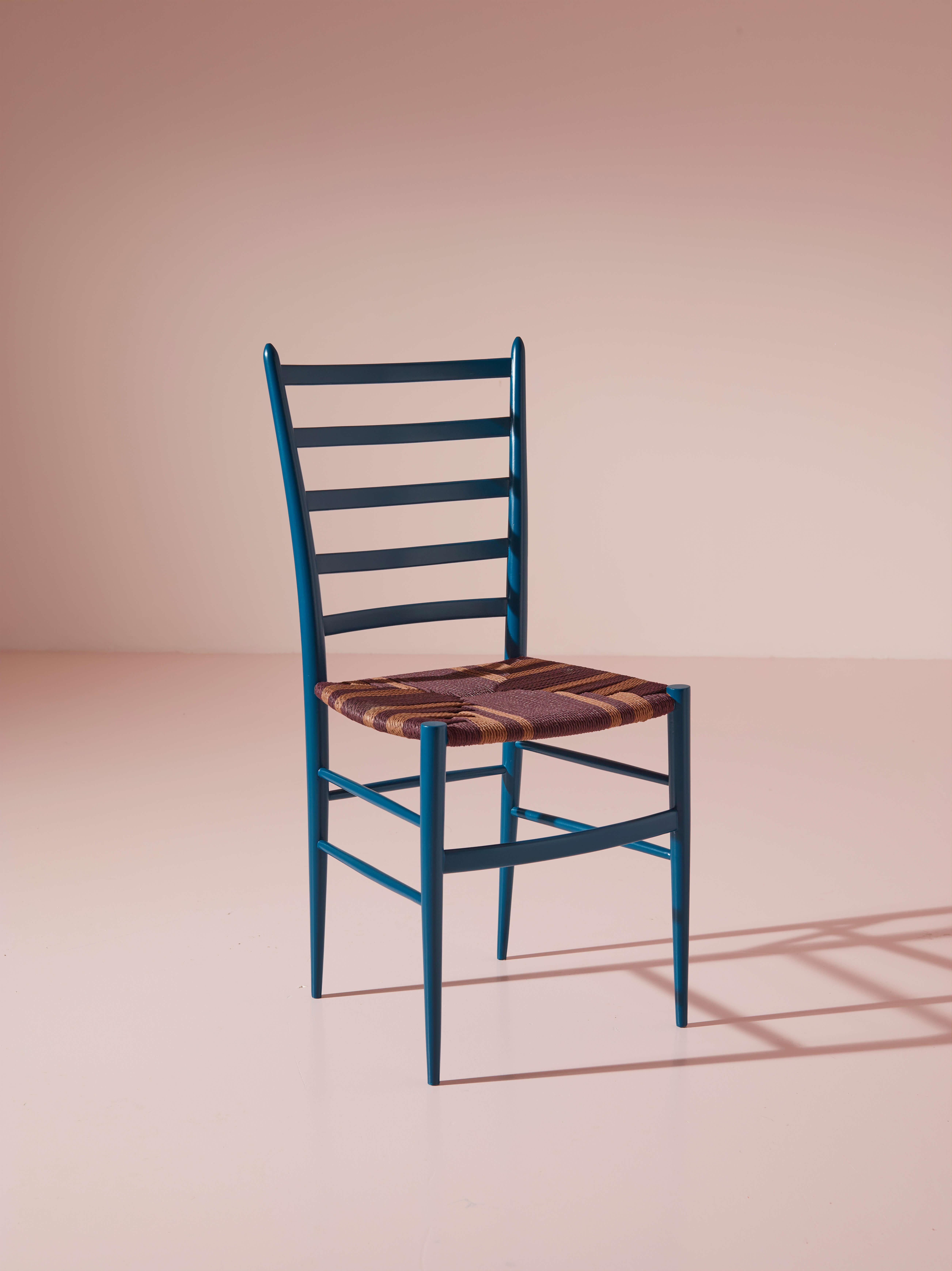 italien Ensemble de huit chaises « Cinque Stecche » de Colombo Sanguineti, Chiavari, Italie, années 1940 en vente