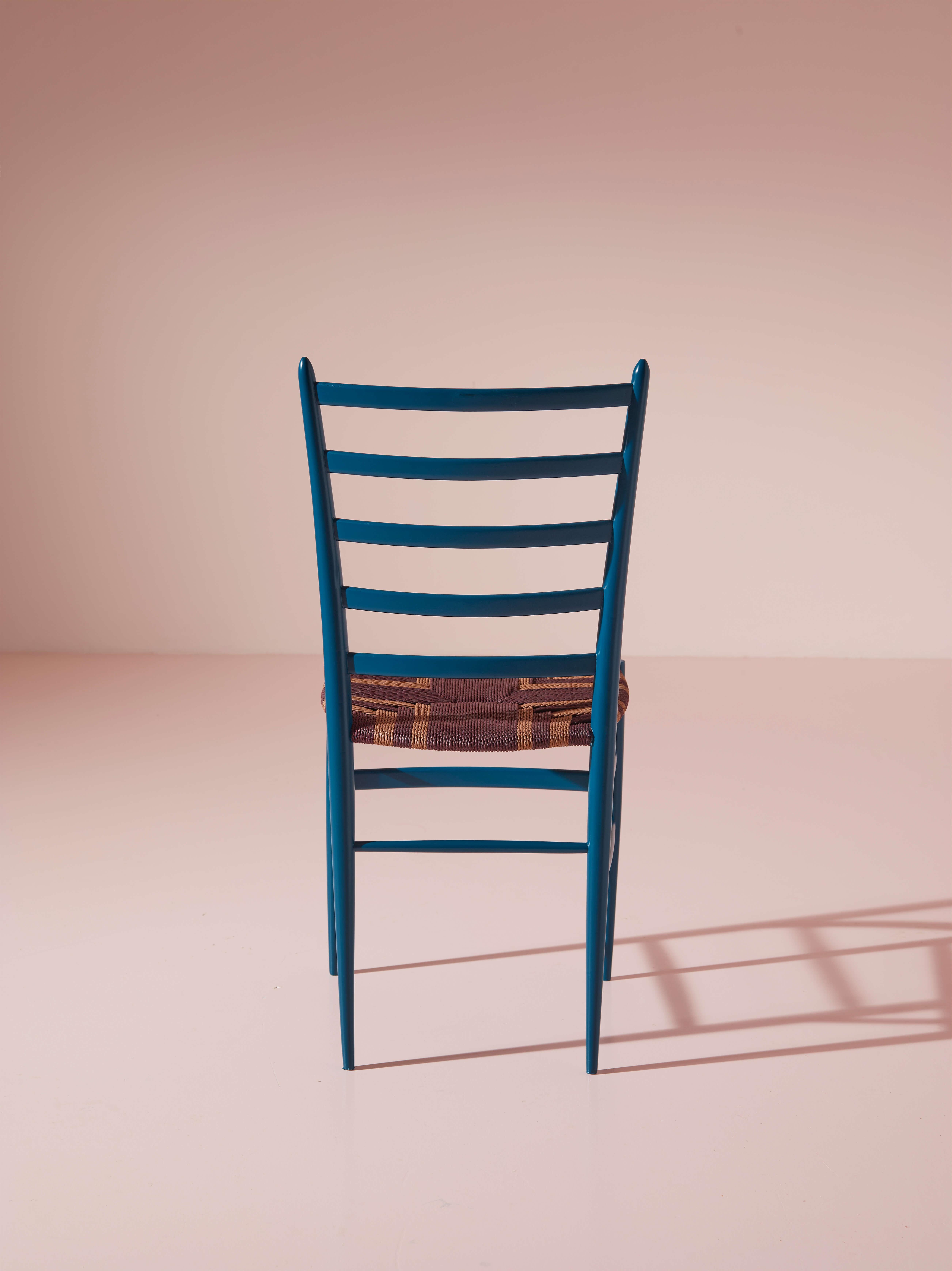 Corde Ensemble de huit chaises « Cinque Stecche » de Colombo Sanguineti, Chiavari, Italie, années 1940 en vente