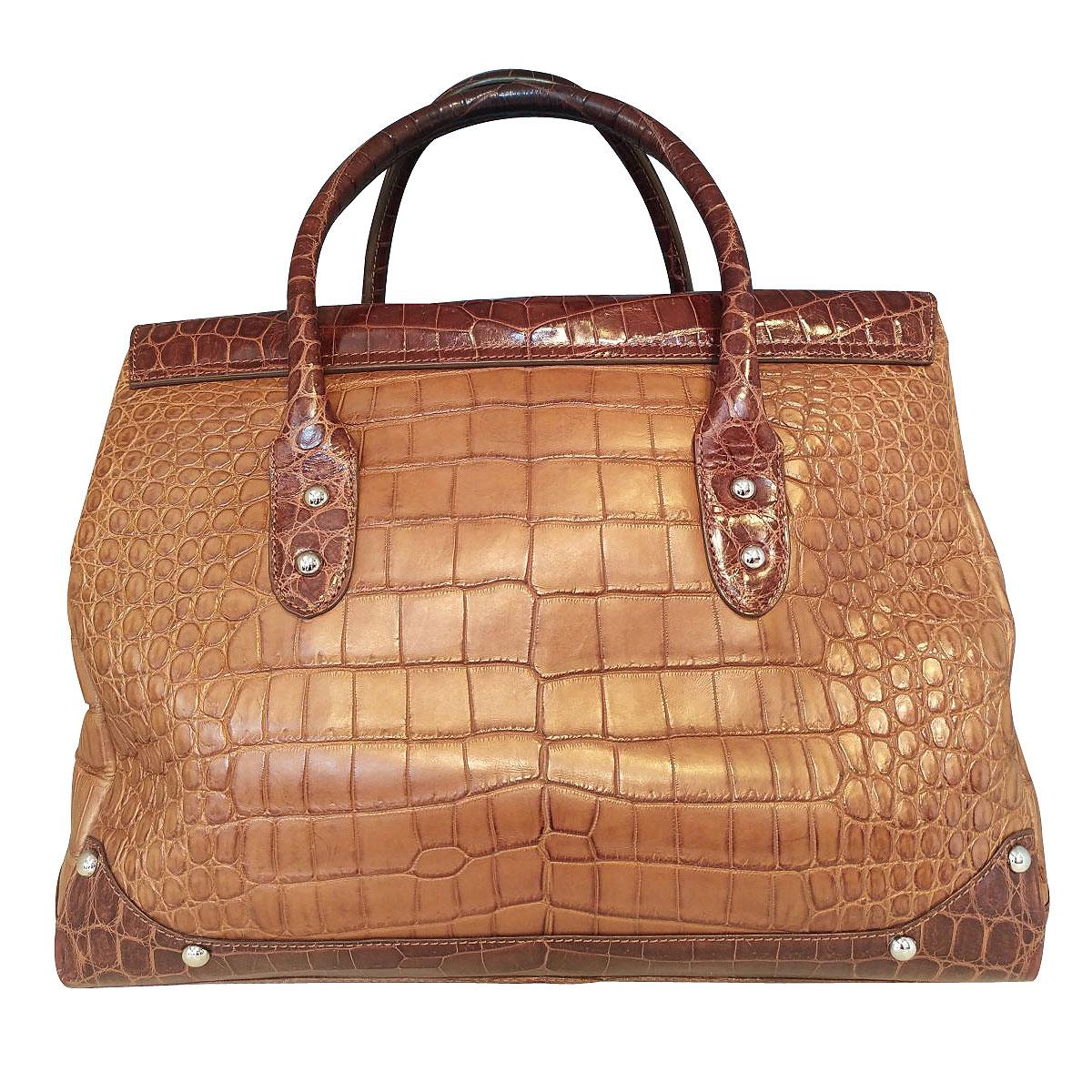 Stunning crocodile bag by Colombo Milano
Real crocodile
Beige and brown color
Two handles
Metal closure with keys
Cm 35 x 28 x 15 (13,77 x 11,02 x 5,90 inches)
With dustbag
Presence of few spots on the outside, see pictures
Original price