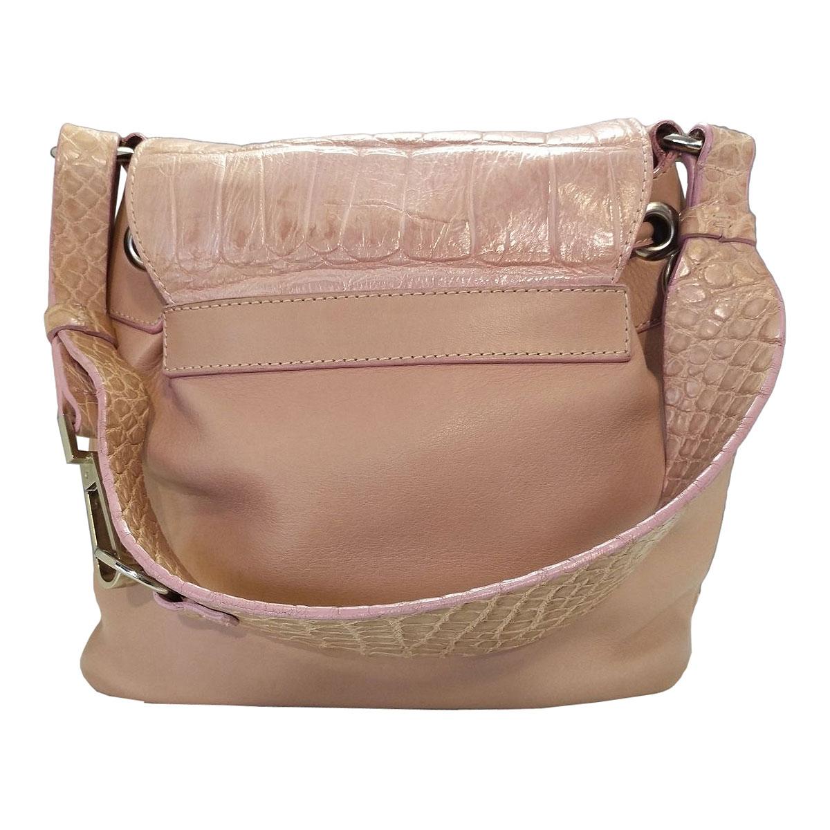 Super elegant bag, backpack inspired 
Leather and crocodile leather
Pink color
Single handle
Double external pocket
Internal zip pocket
Choke closure with magnet
Suede interior
Cm 23 x 21 x 10 (9,05 x 8,26 x 3,93 inches)
Presence of a small pen mark