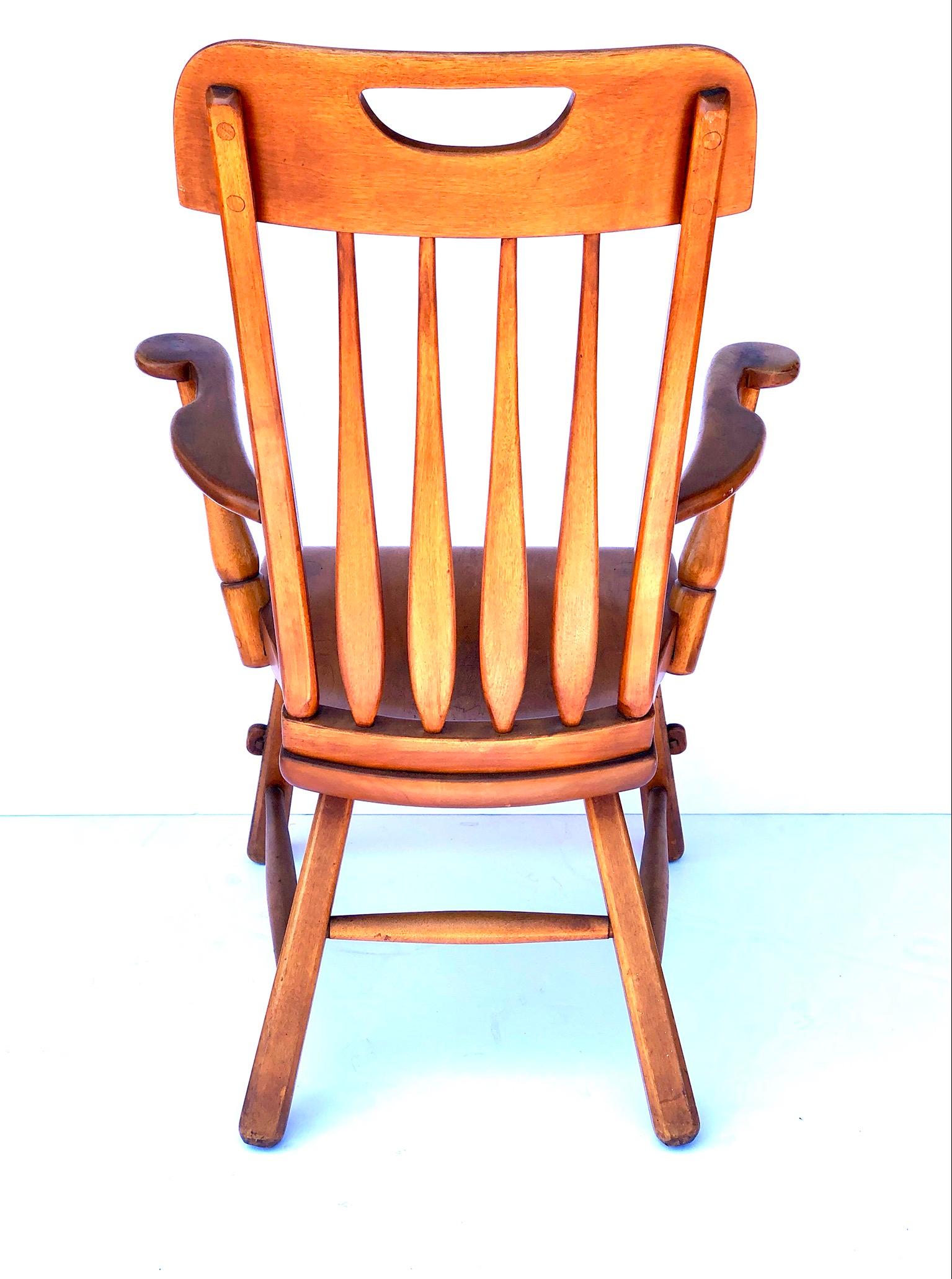 Amerikanischer Kolonial-Sessel von Herman de Vries für Sikes Furniture Company im Zustand „Relativ gut“ im Angebot in San Diego, CA