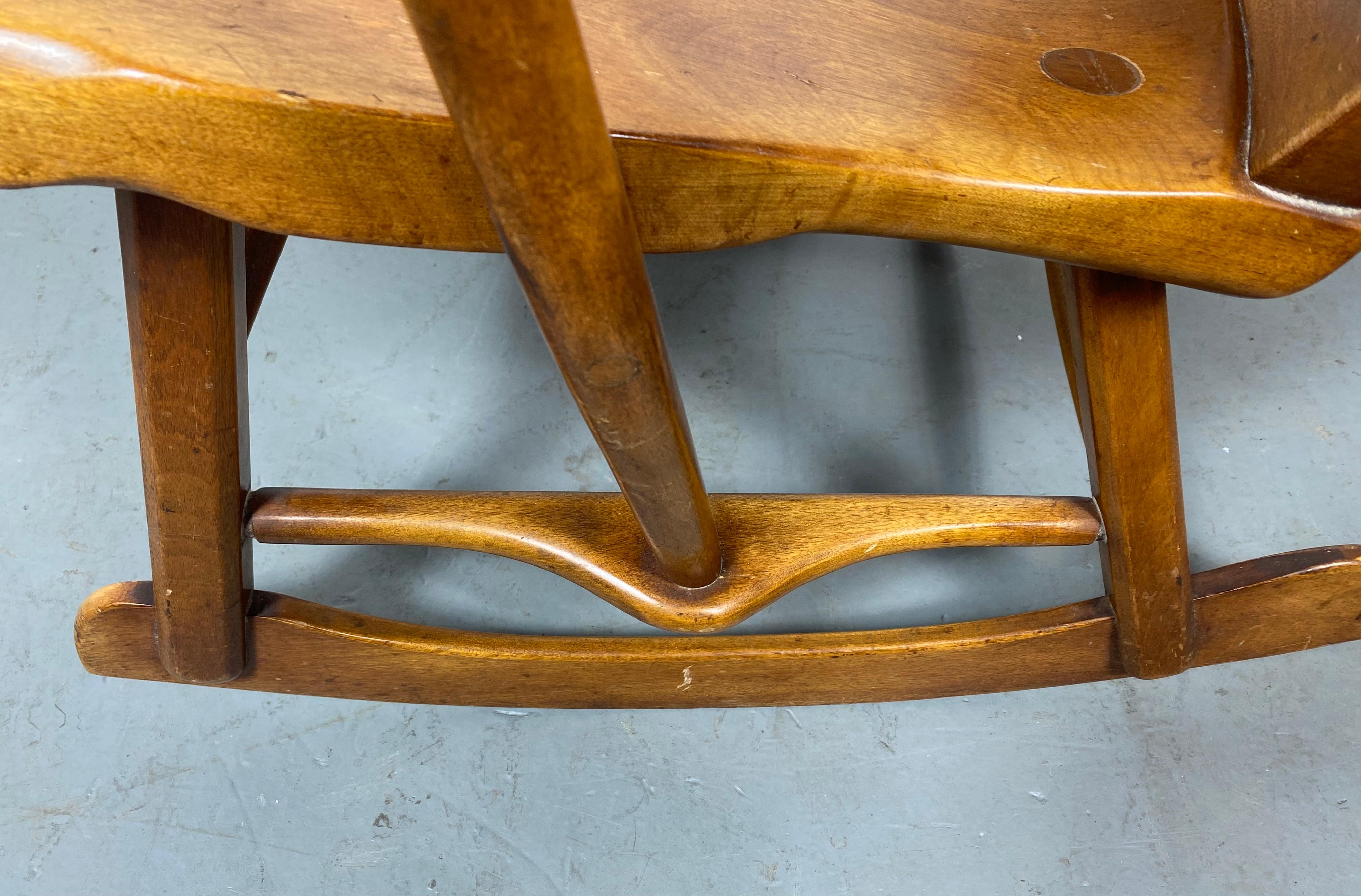 Colonial American High-Back Rocking Chair by Herman De Vries for Sikes Furniture In Good Condition For Sale In Buffalo, NY