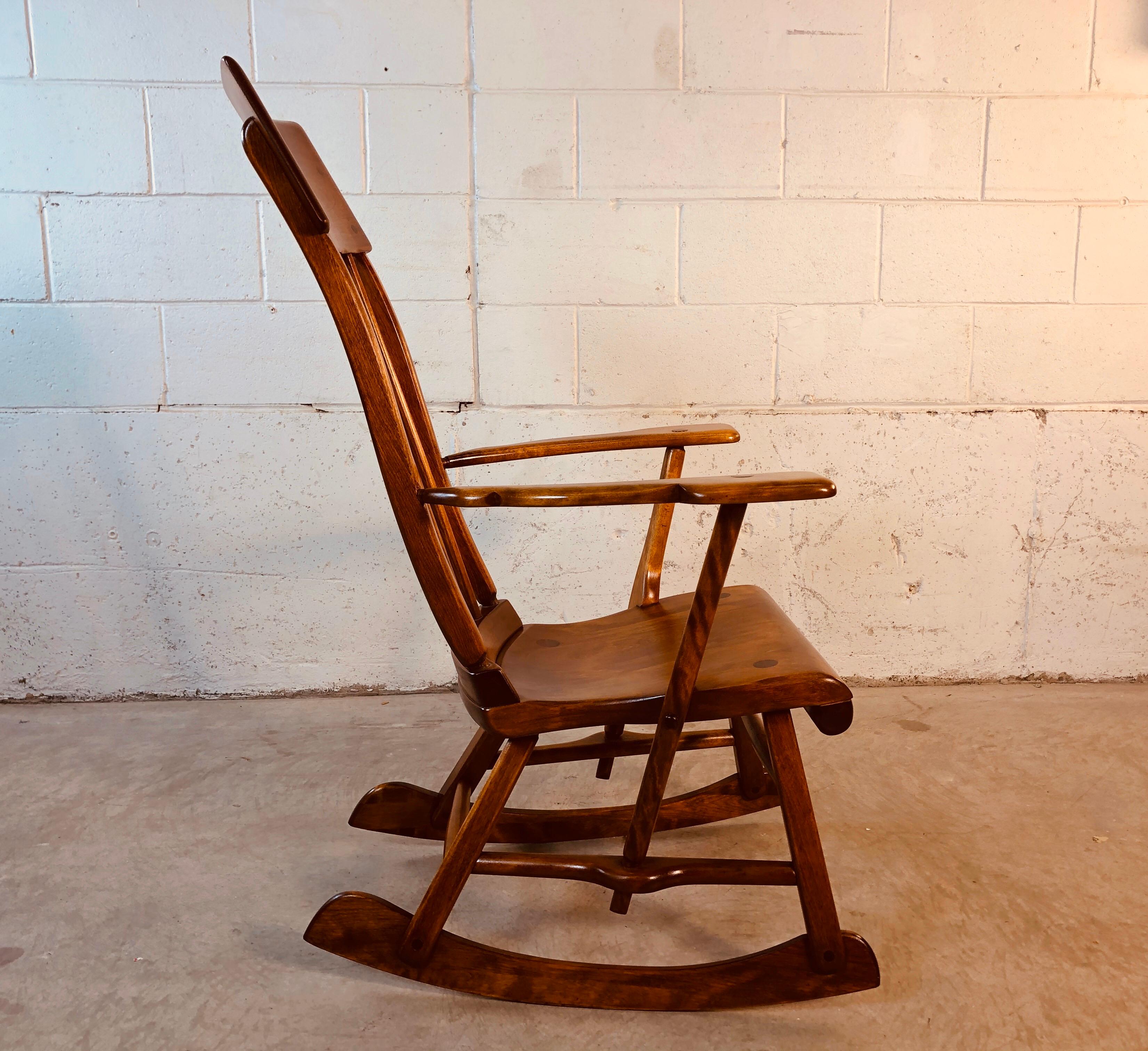 Colonial American High-Back Rocking Chair by Herman De Vries for Sikes Furniture In Good Condition In Amherst, NH