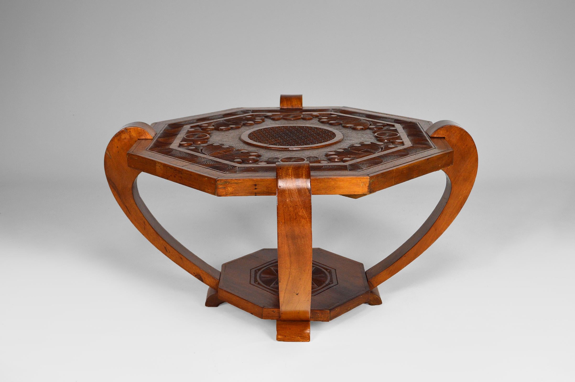 Colonial Art Deco Carved Coffee Table, circa 1930 For Sale 1