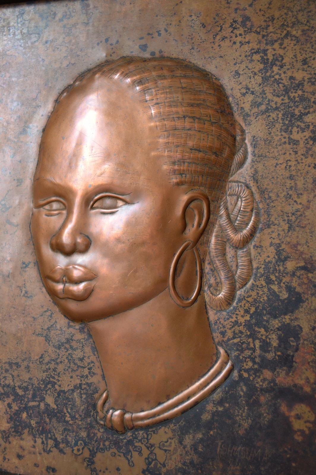 Colonial Art Deco Style Copperware Panel with Rich Patina, 2 African Women, 1984 In Good Condition For Sale In L'Etang, FR