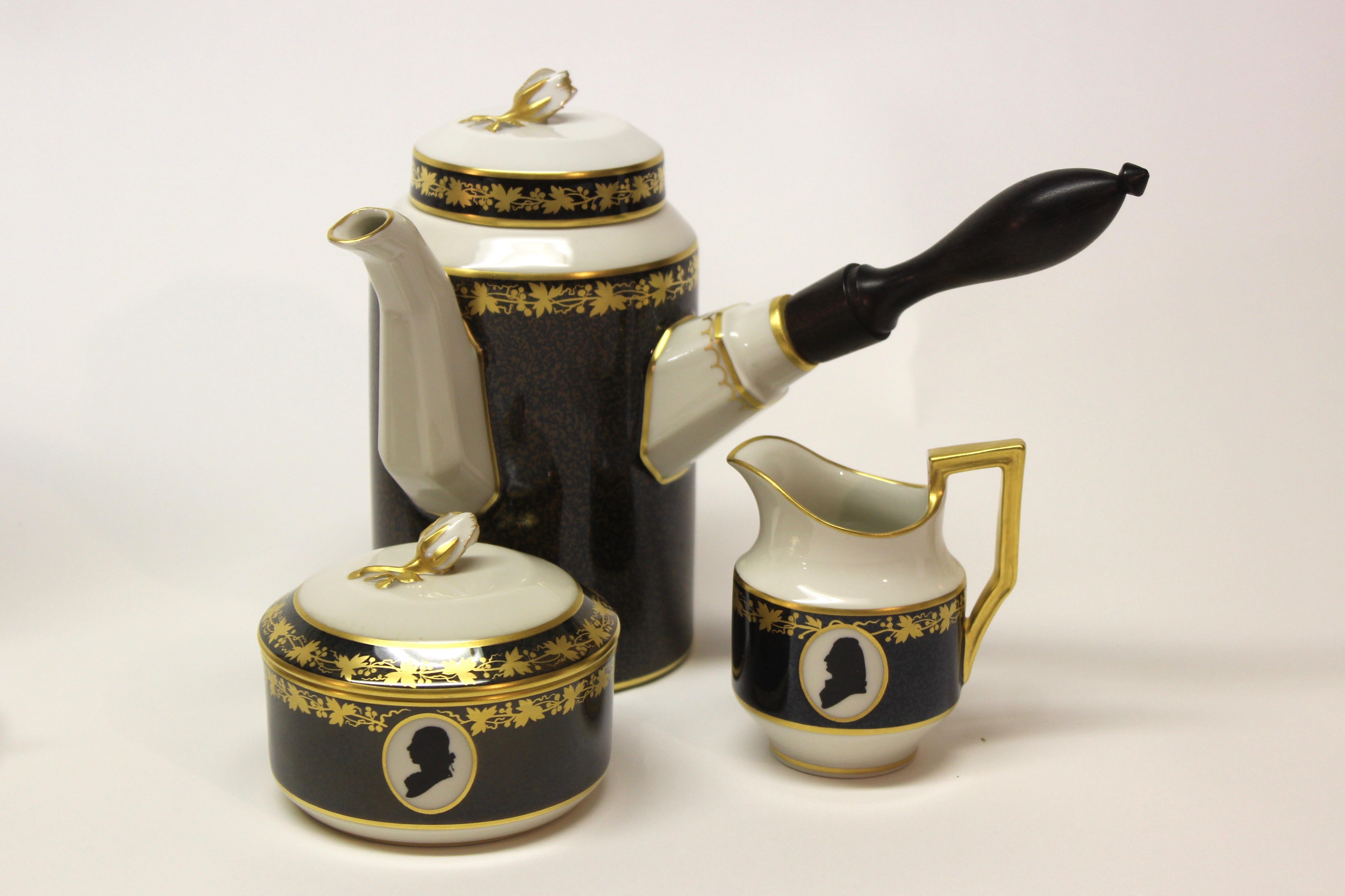 Rare American Presidents colonial coffee service made by Royal Copenhagen In 1976, Limited to 300...

It consists of four coffee cups and saucers, creamer, sugar bowl, coffee pot and charger.

Presidents depicted are as follows: 
Coffee cups: