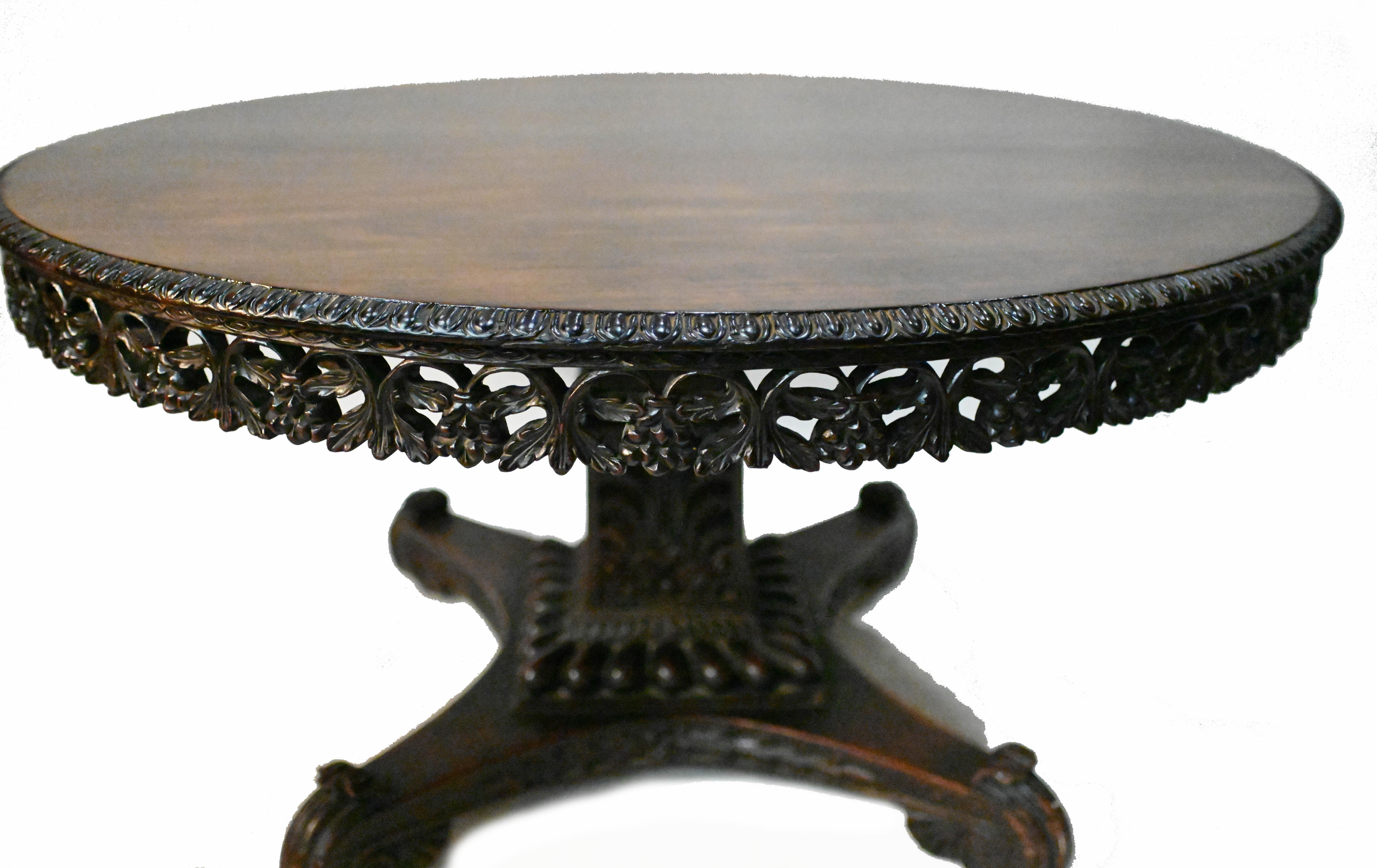 Mid-19th Century Colonial Dining Table Padauk Burmese Antique Centre Tables 1840 For Sale
