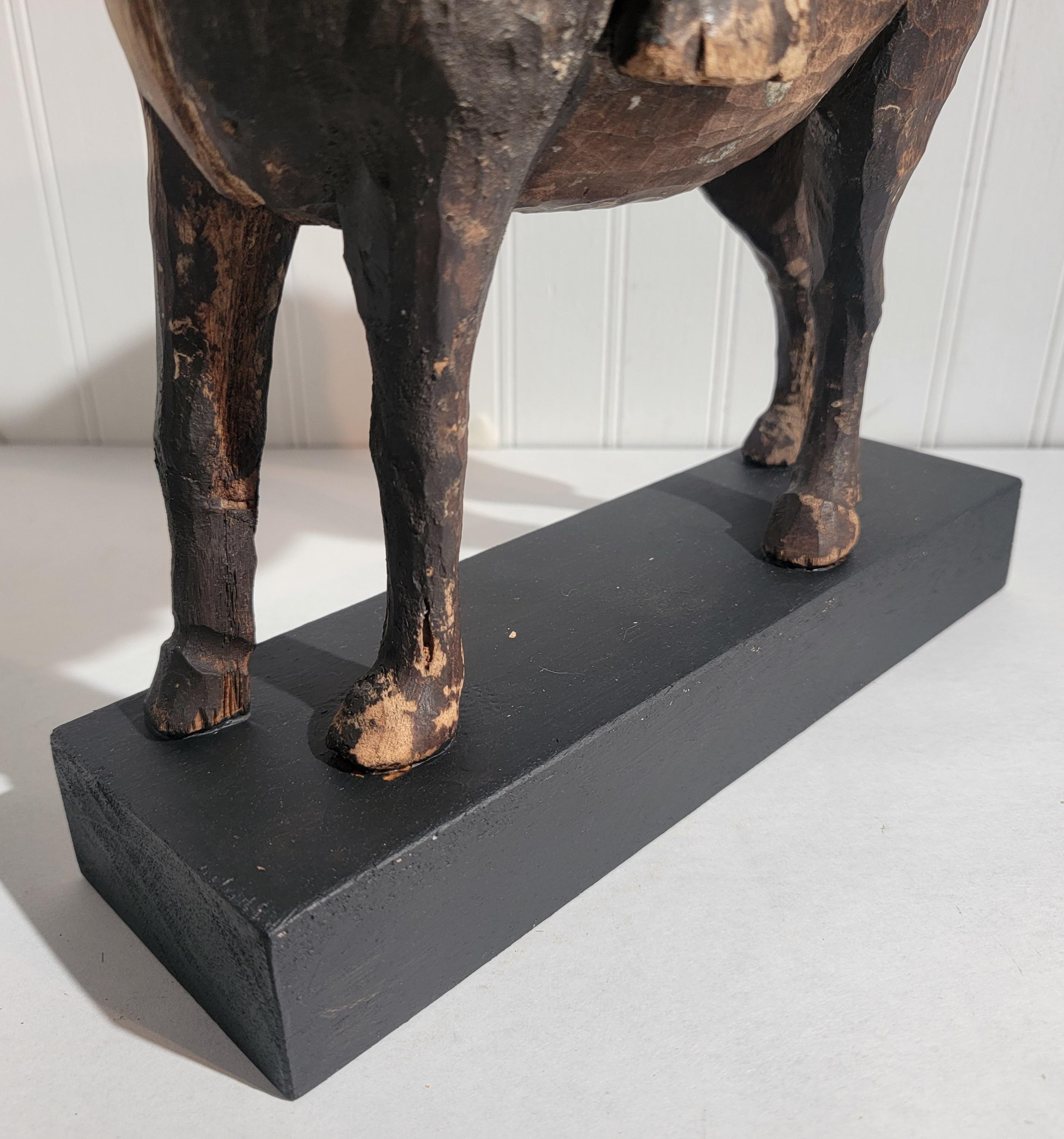 Americano Cavallo e cavaliere in legno intagliato a mano di epoca coloniale in vendita