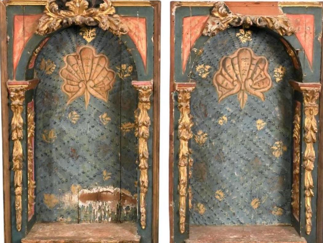 Beautiful wall furniture designed mainly to put objects on them, giving them an authentic touch due to the detailed manufacturing, from the Mexican colonial era, hand painted.