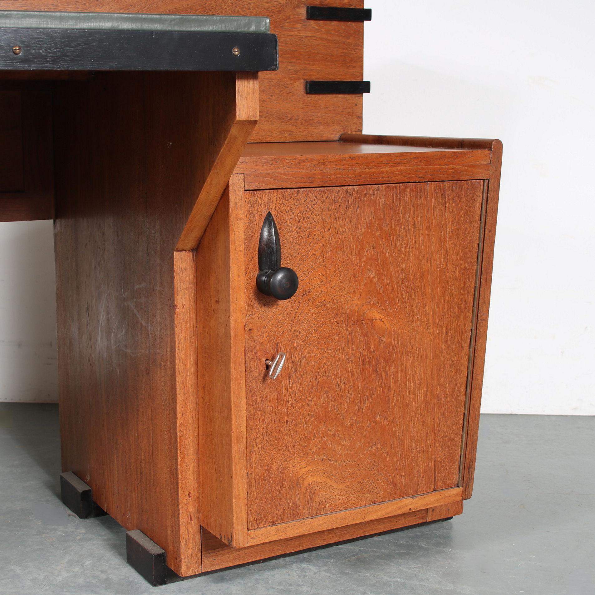 Colonial Haagse School Desk with Stool, Indonesia, 1930 In Good Condition For Sale In Amsterdam, NL