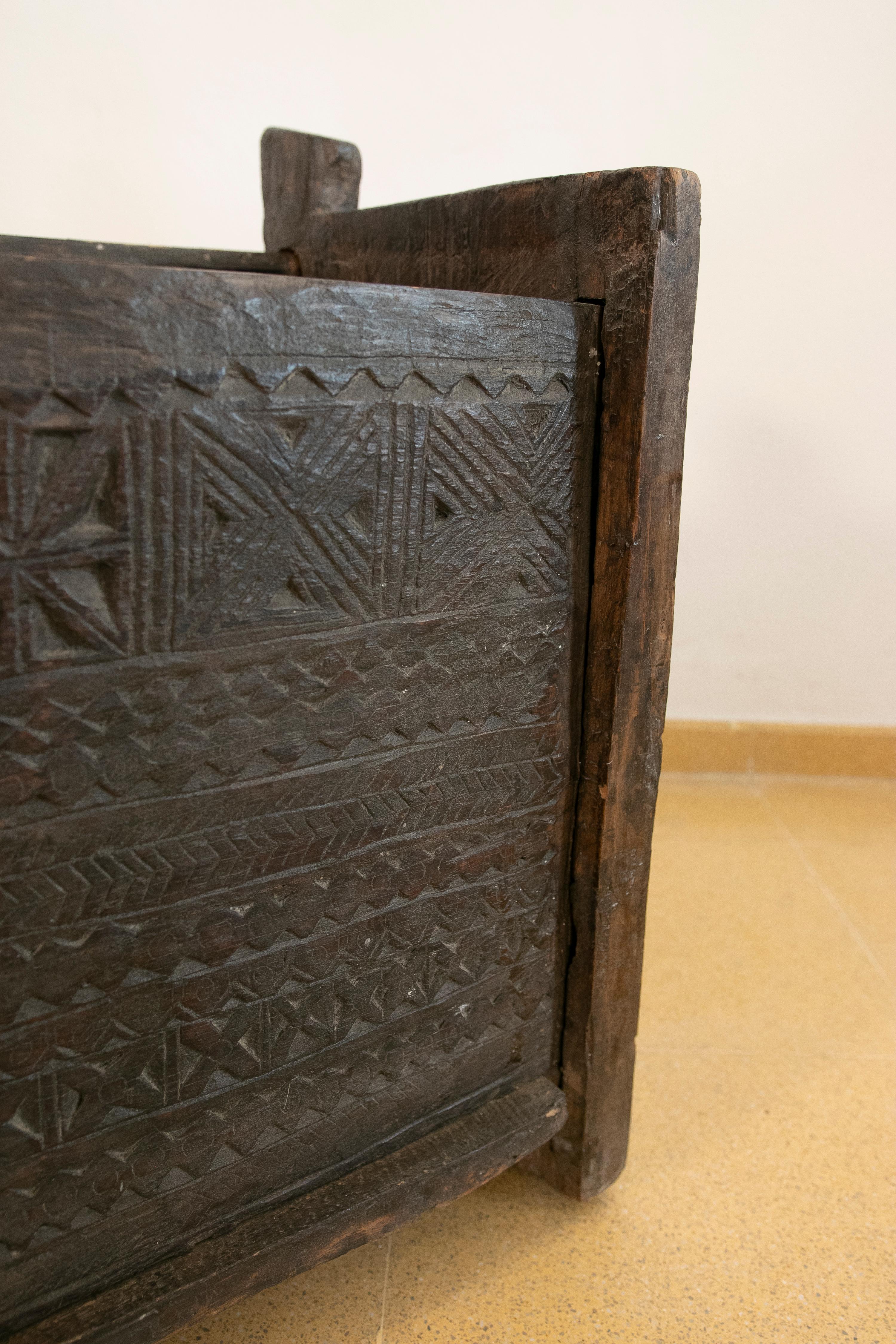 Colonial Hand-Carved Wooden Box with Lid on Top For Sale 8