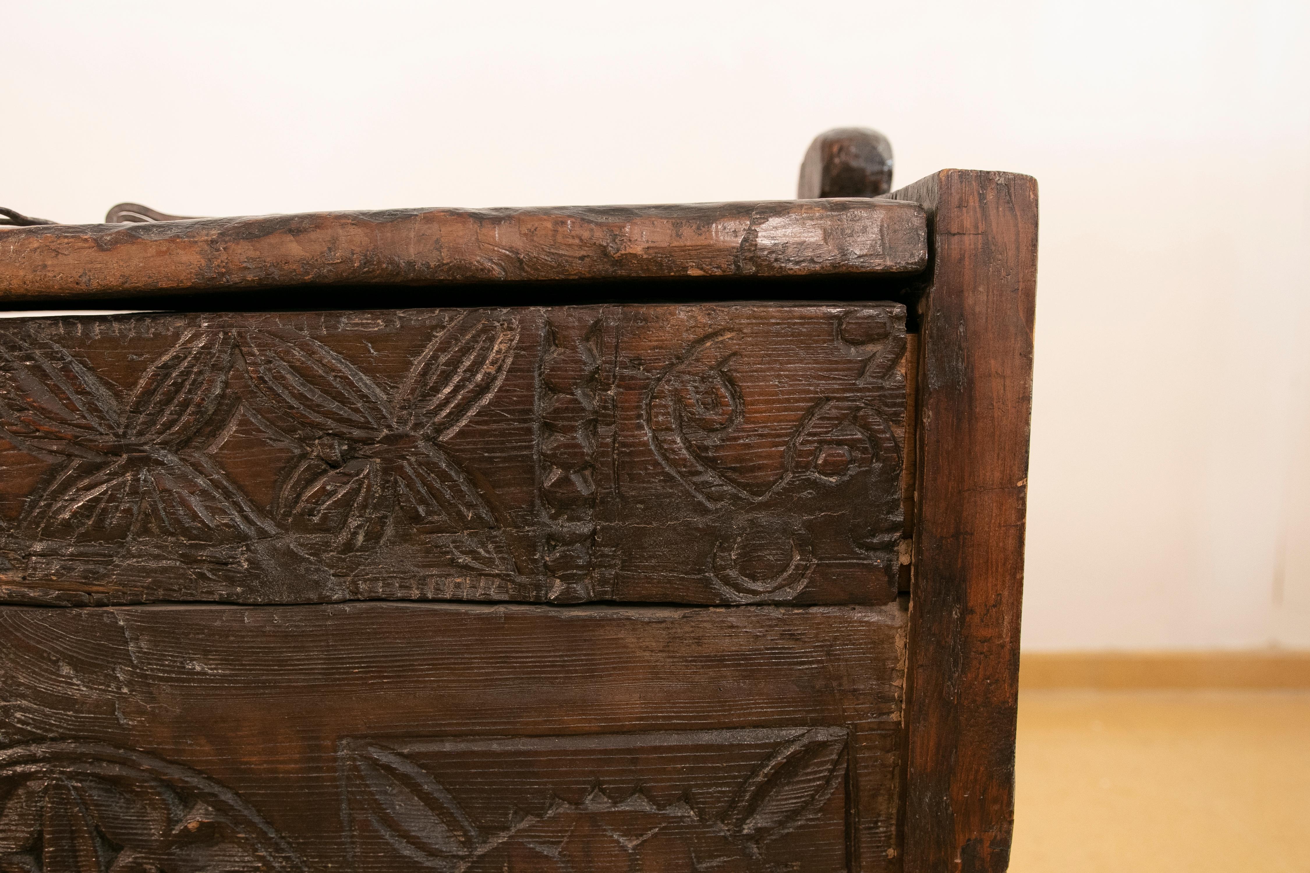 Colonial Hand-Carved Wooden Box with Lid on Top For Sale 8