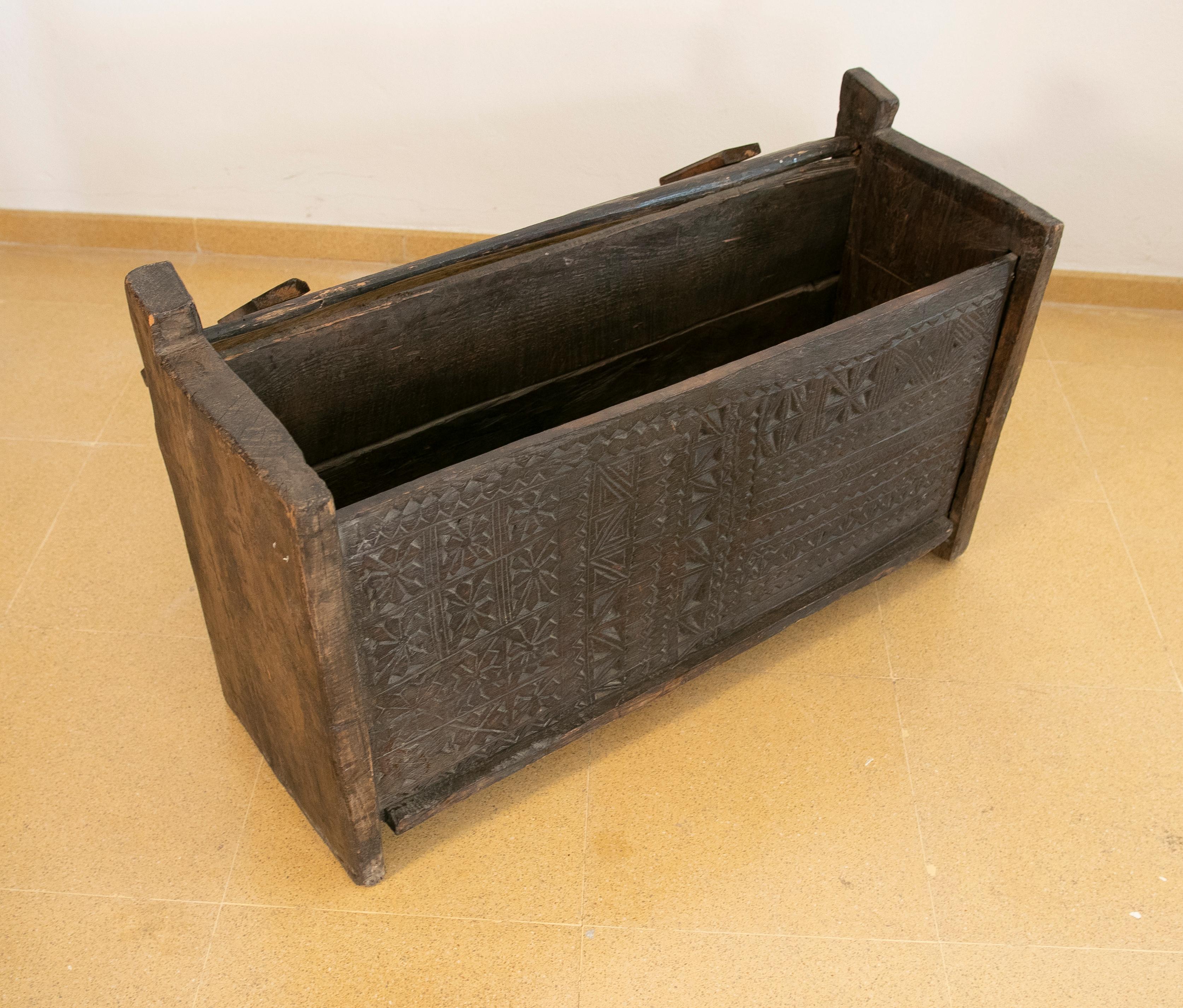 Colonial Hand-Carved Wooden Box with Lid on Top For Sale 9