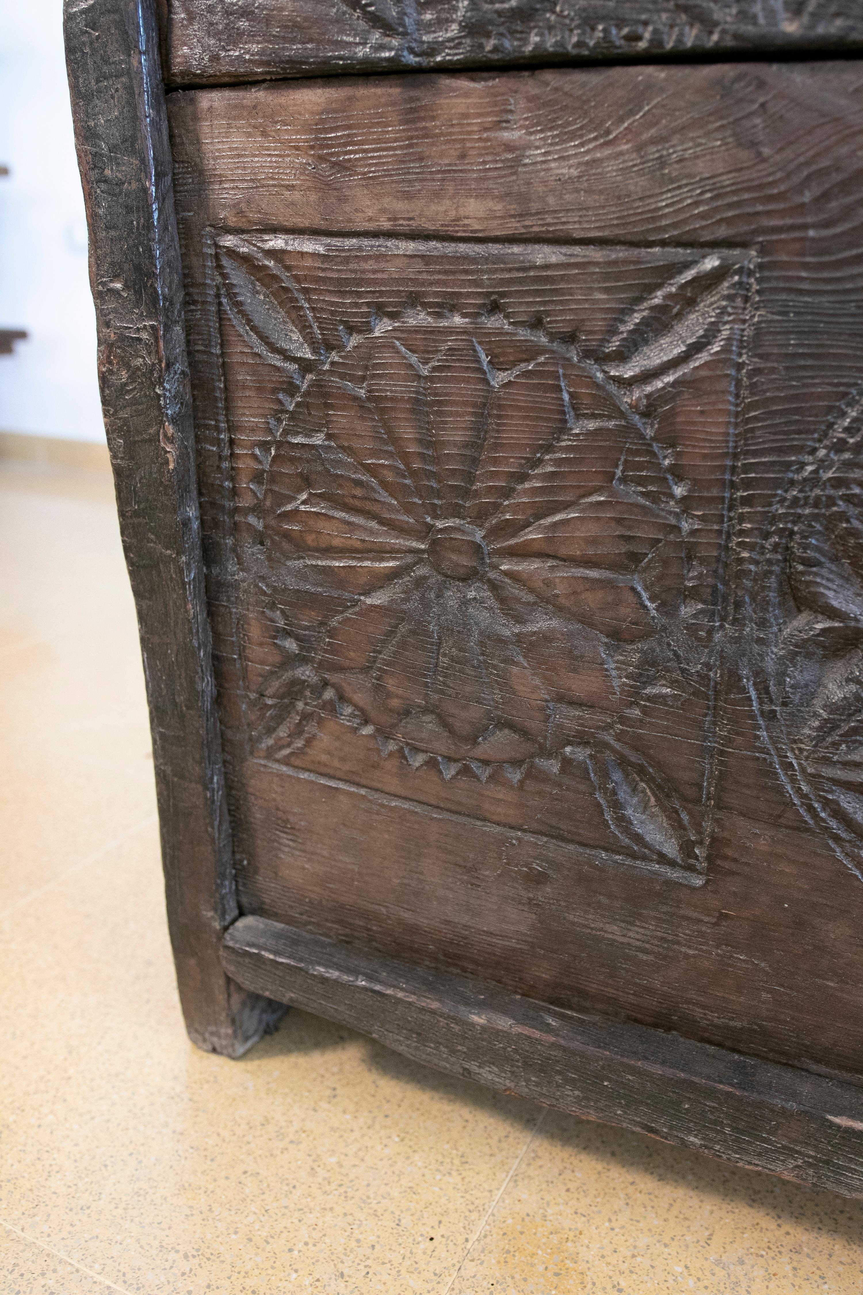 Colonial Hand-Carved Wooden Box with Lid on Top For Sale 10