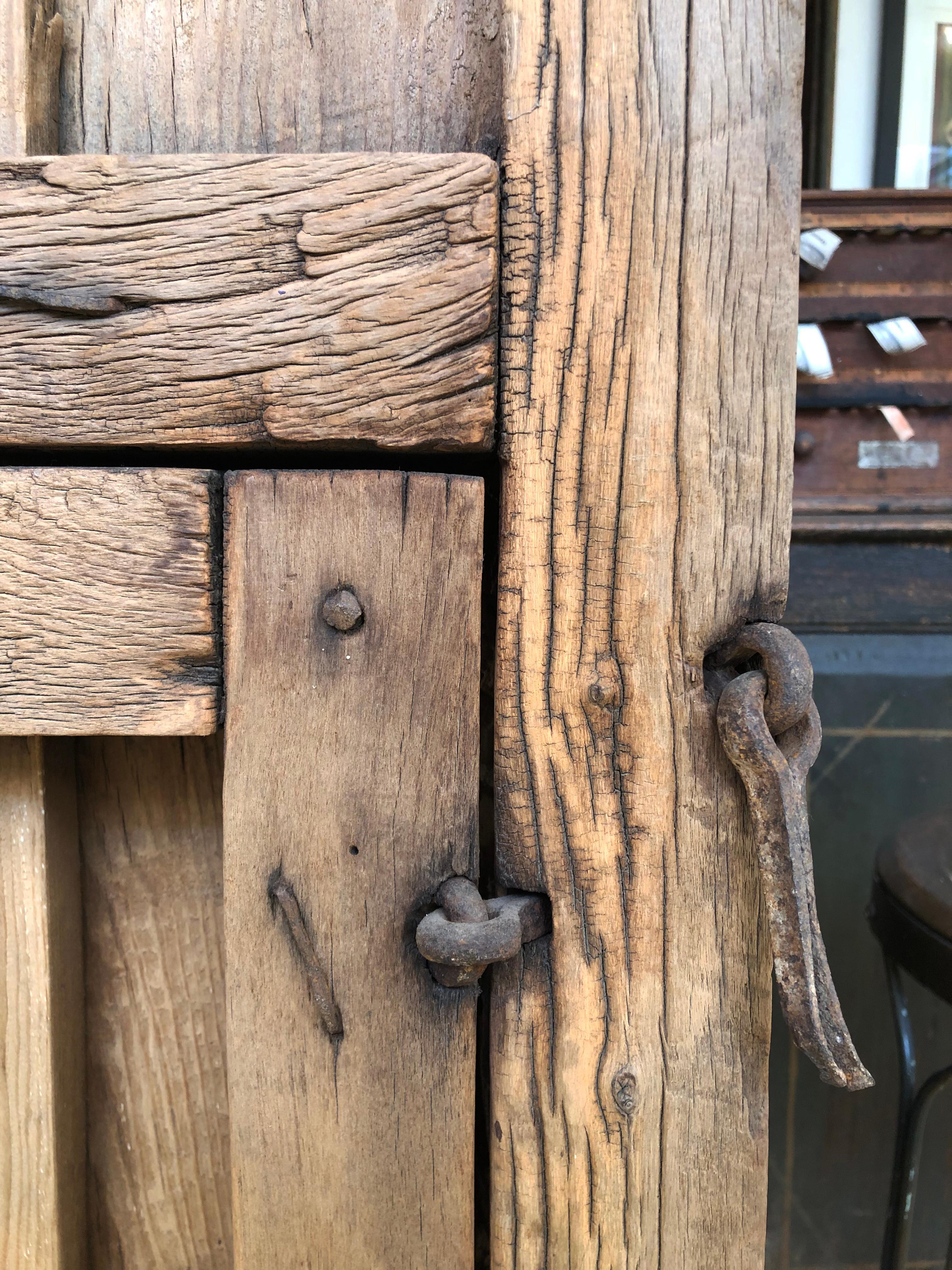 Colonial Sabino Wood Door Found in Western México, circa 1800 In Distressed Condition In Guadalajra, Jal