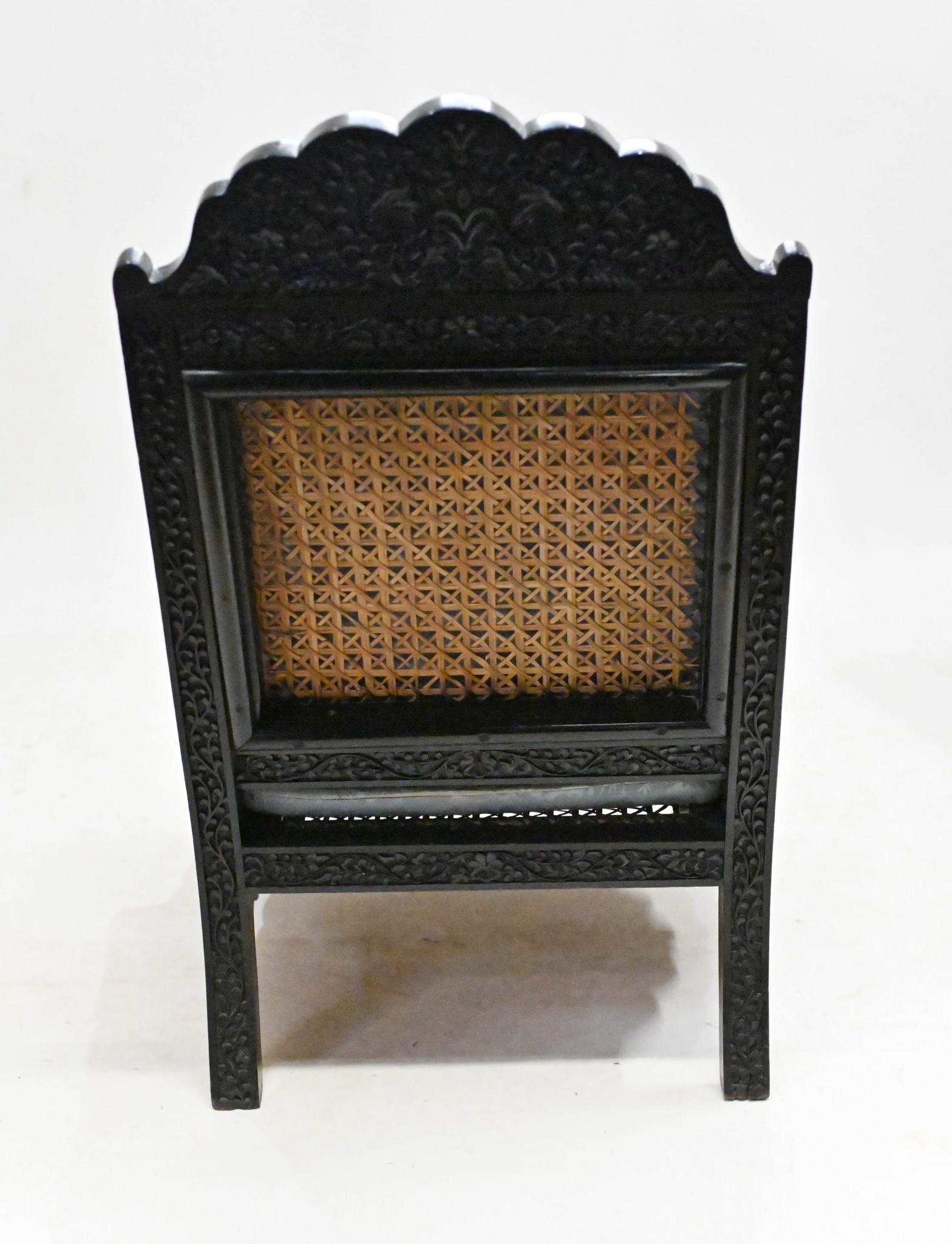 Milieu du XIXe siècle Ensemble 3 pièces de fauteuils de banquet colonial indiens anciens en bois de Padauk en vente