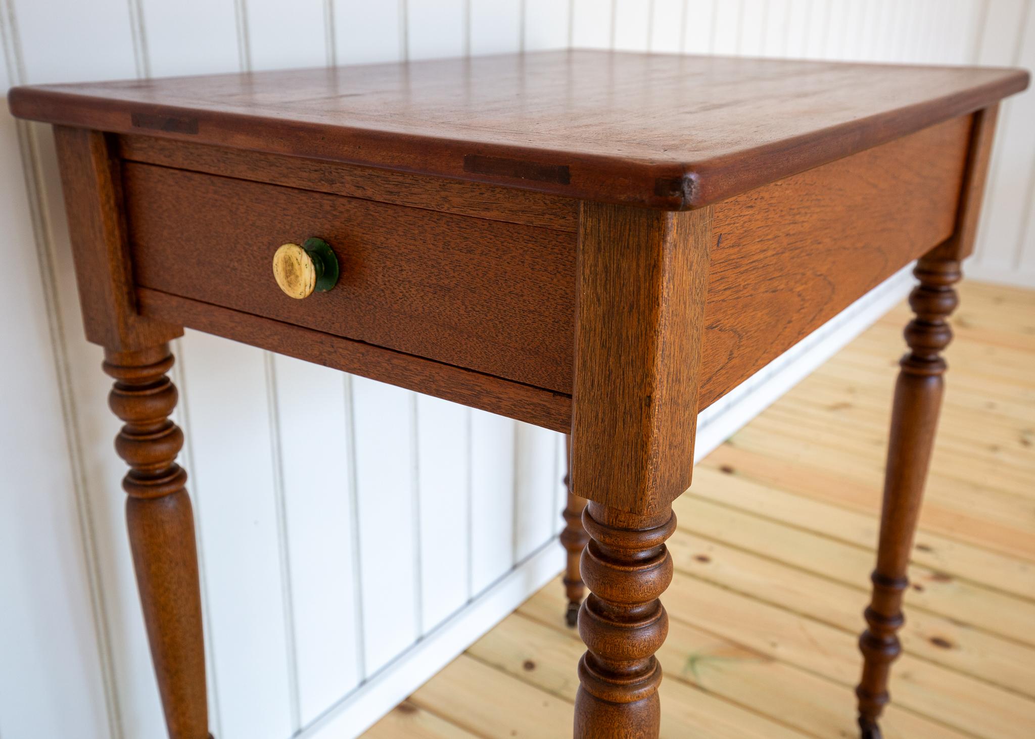 Table d'appoint Coloni avec tiroir Table console Petit bureau Teck Début 20ème siècle en vente 7