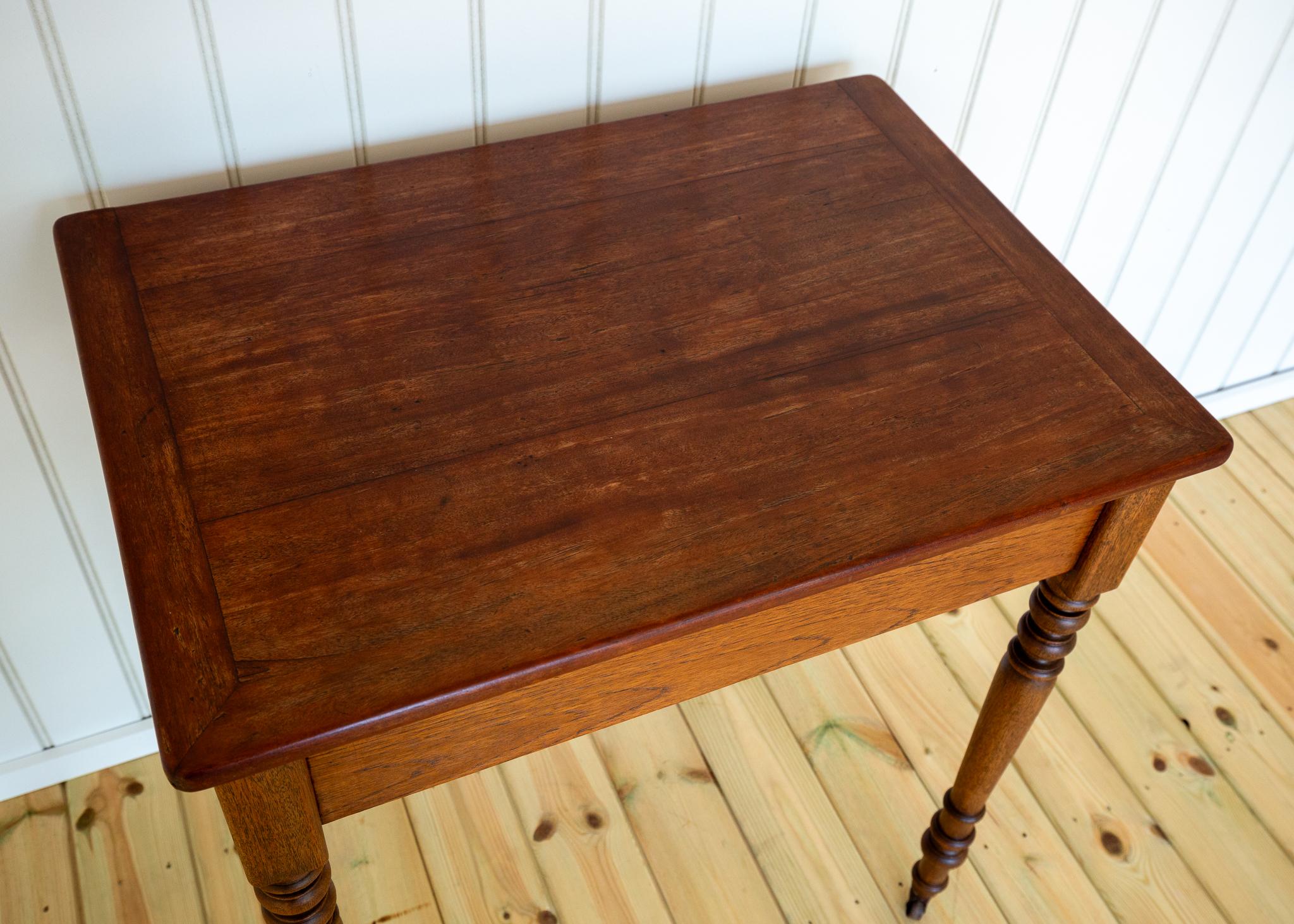 Table d'appoint Coloni avec tiroir Table console Petit bureau Teck Début 20ème siècle en vente 11