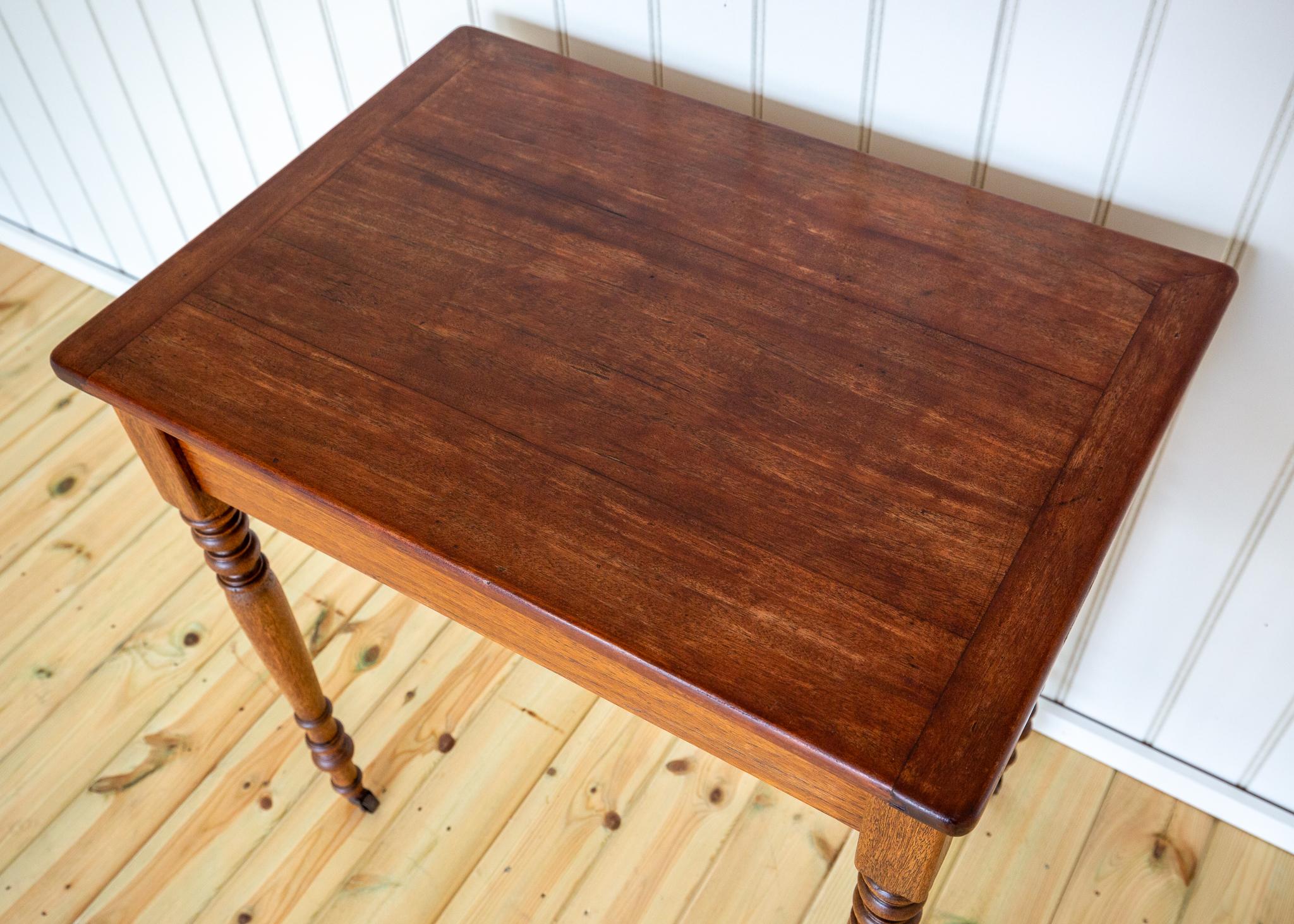 Table d'appoint Coloni avec tiroir Table console Petit bureau Teck Début 20ème siècle en vente 12