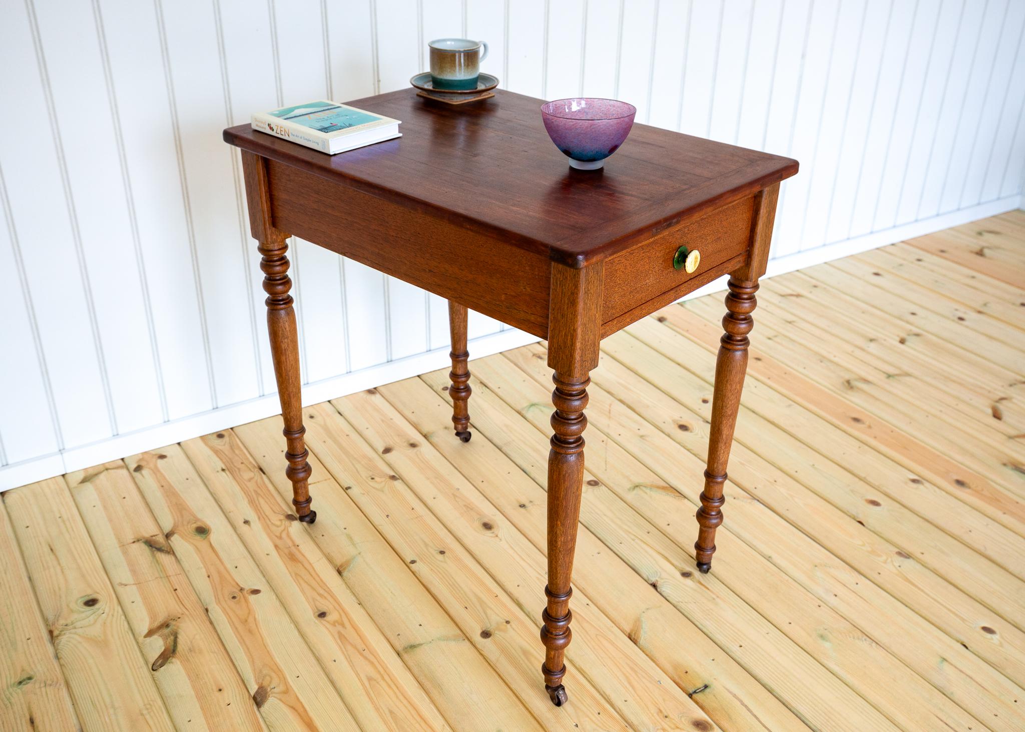 20ième siècle Table d'appoint Coloni avec tiroir Table console Petit bureau Teck Début 20ème siècle en vente