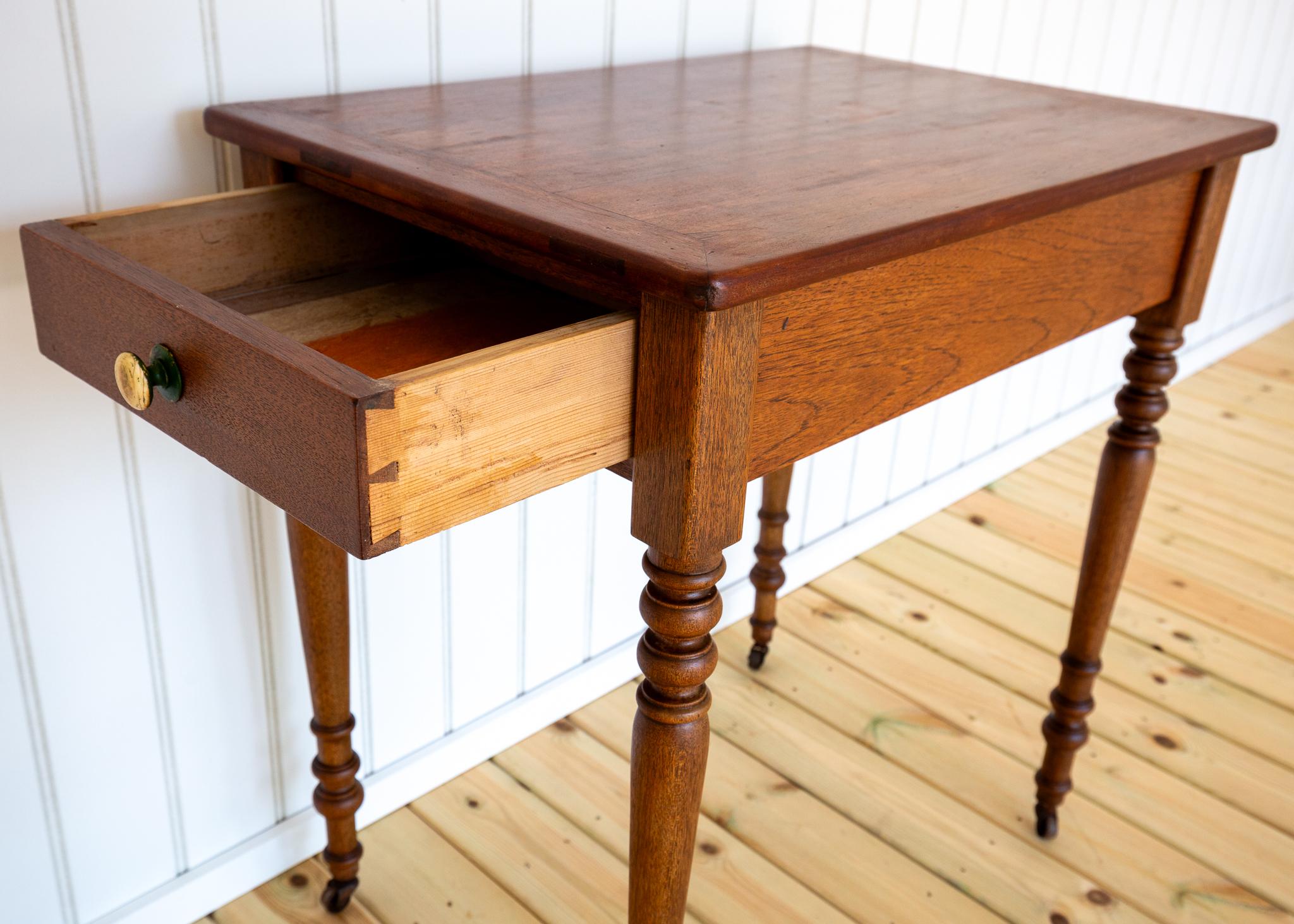Table d'appoint Coloni avec tiroir Table console Petit bureau Teck Début 20ème siècle en vente 1