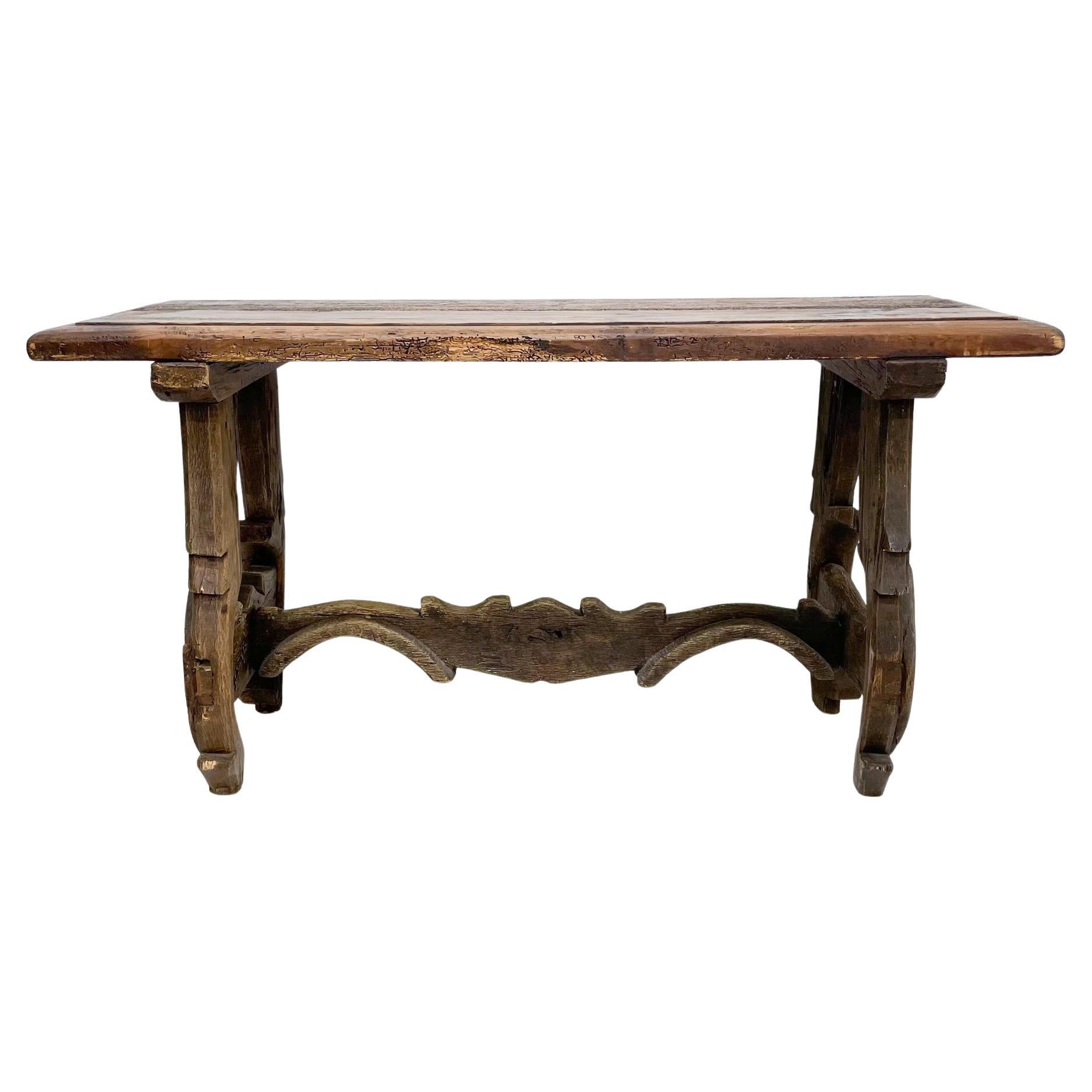 Table
Lovely Spanish colonial Hacienda receiving console table designed in sculptural rustic wood 1940s
Decorative wood similar to William Spratling design work at the time.
Measures: 21.5 D x 59.5 W x 31 H inches
In original distress, vintage