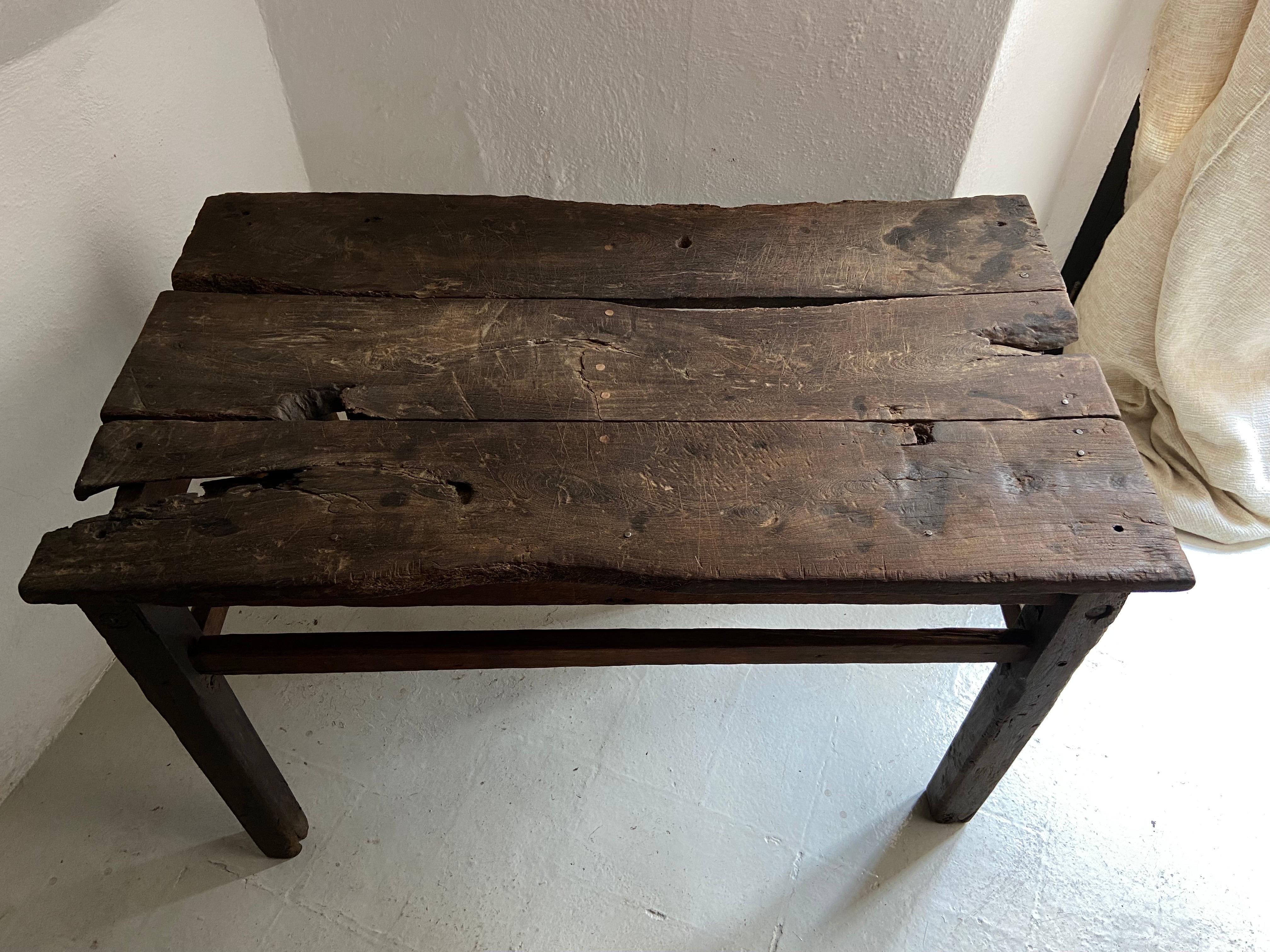 Colonial Table from Mexico, Circa Mid 19th Century In Distressed Condition In San Miguel de Allende, Guanajuato