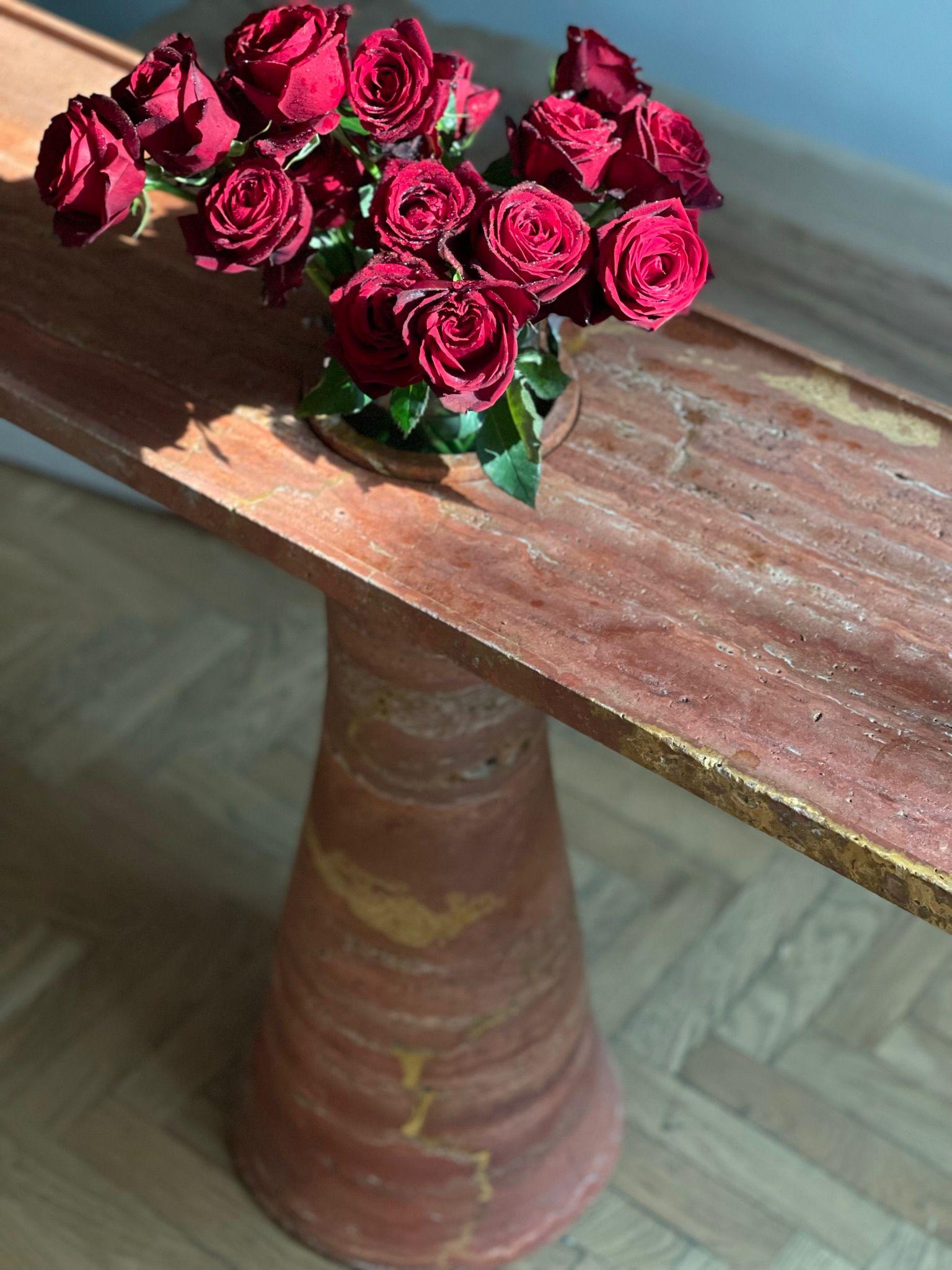 Colonna Rosata Konsole In Persisch Rot Travertin Von L'Atelier Arman Safavi (Moderne) im Angebot