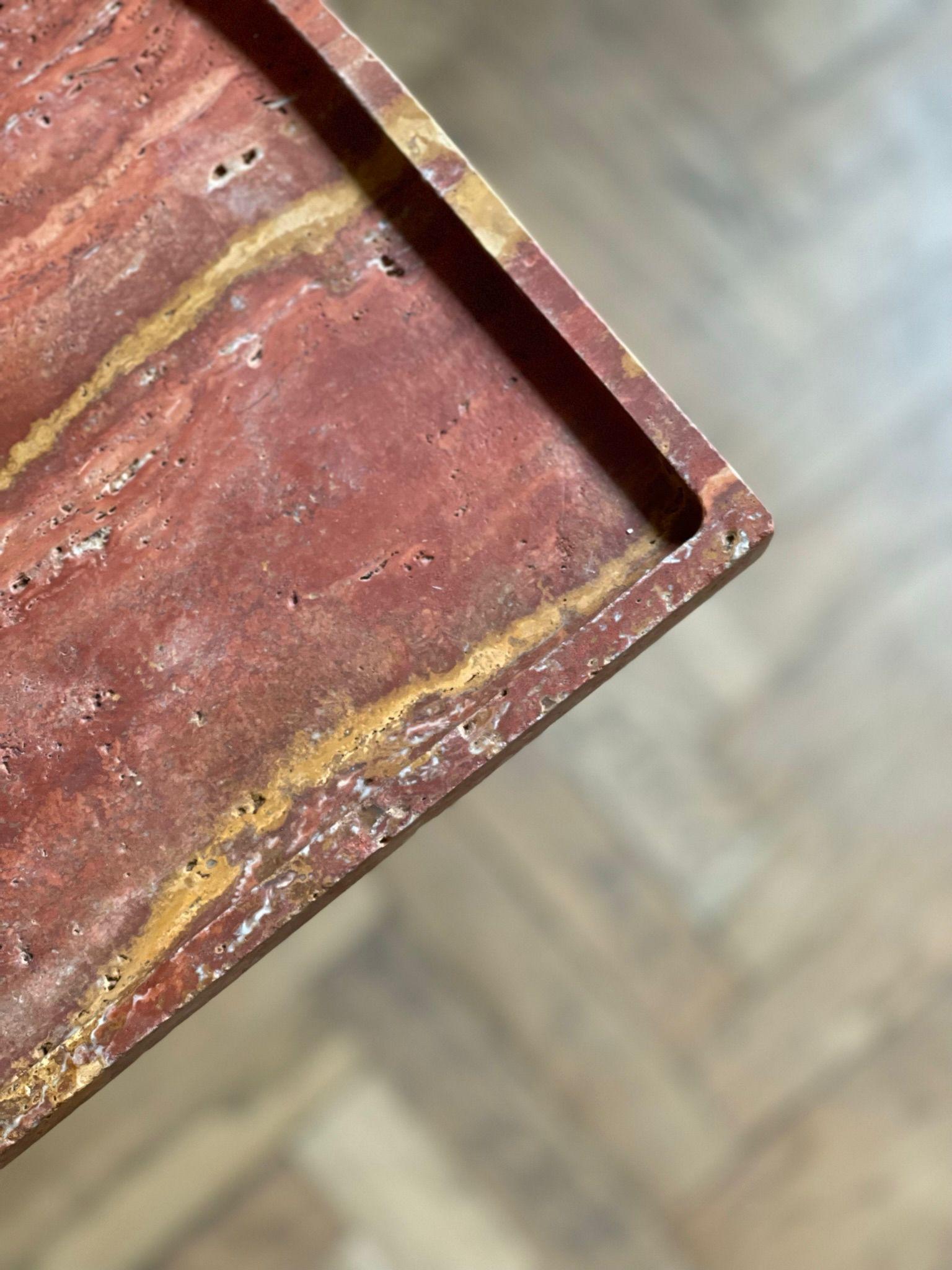 Colonna Rosata Konsole In Persisch Rot Travertin Von L'Atelier Arman Safavi im Zustand „Neu“ im Angebot in New York, NY, NY